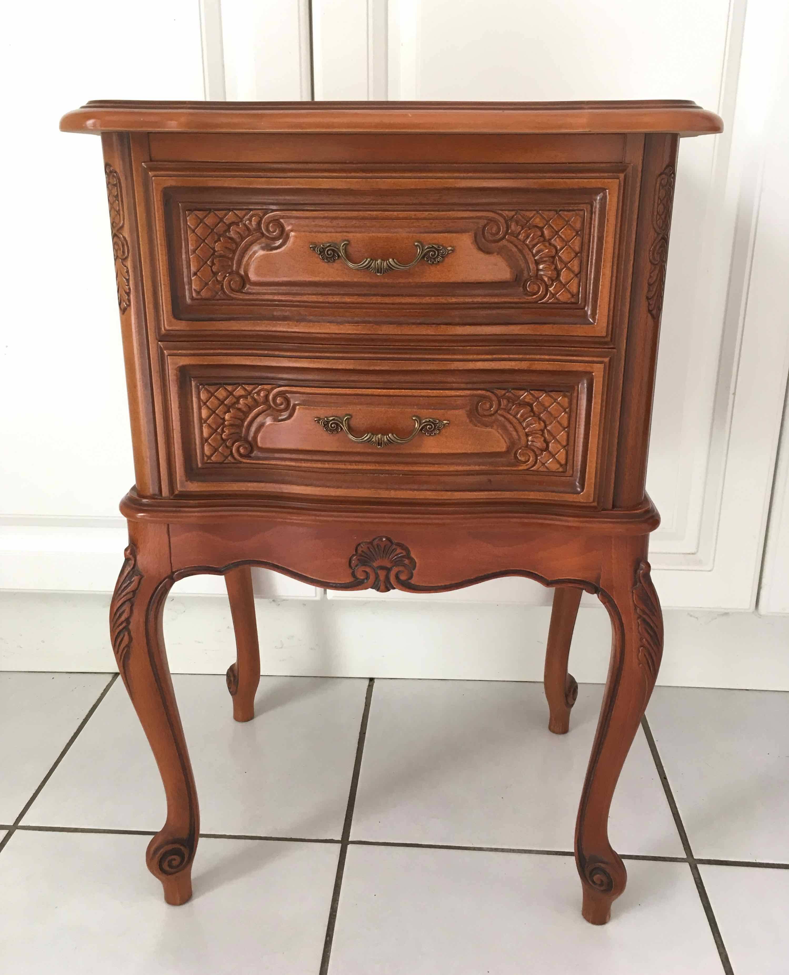 2 Louis XV style bedside tables with drawers and cabriole legs, 1960