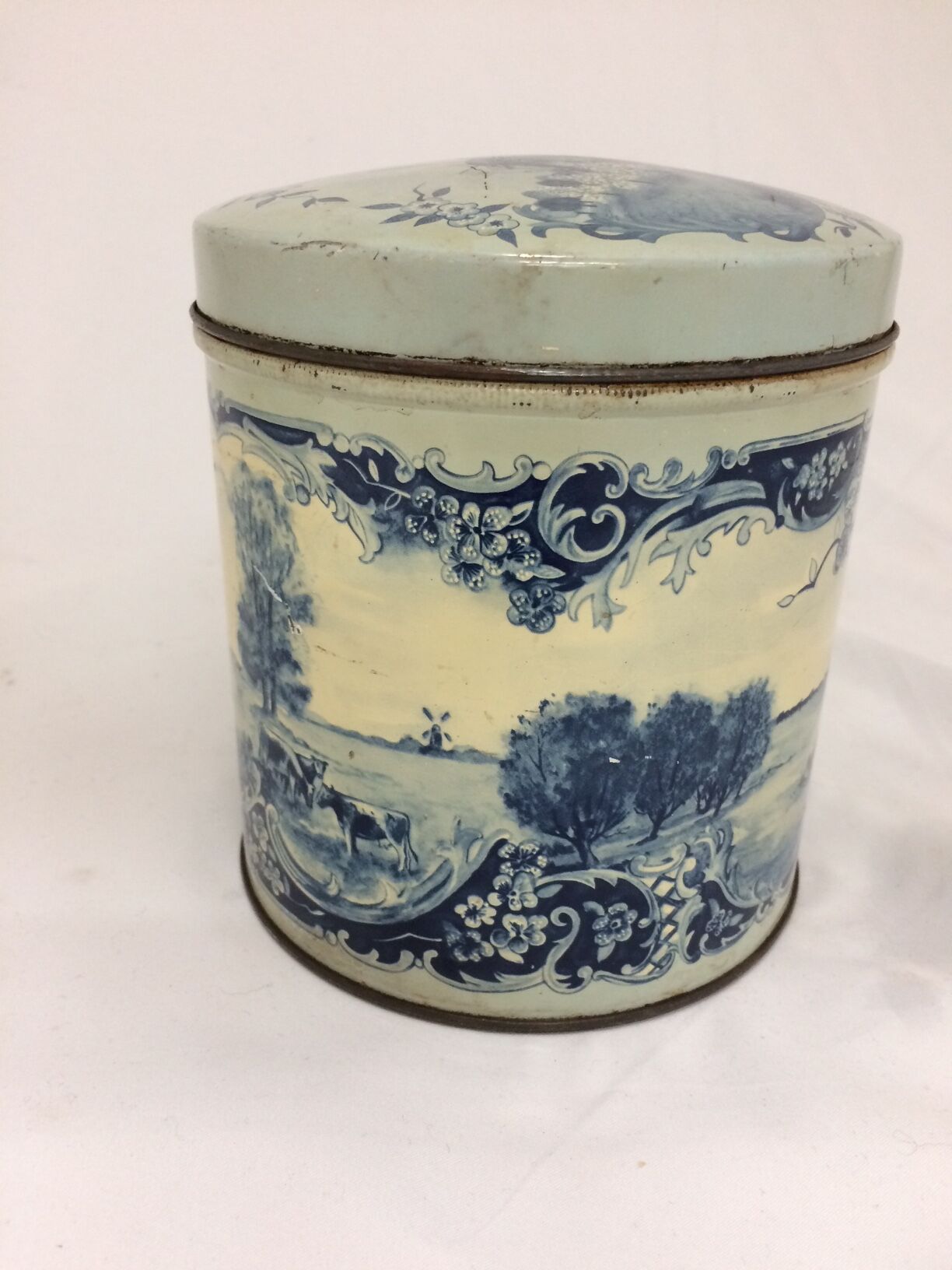 Old box in lithographed sheet metal