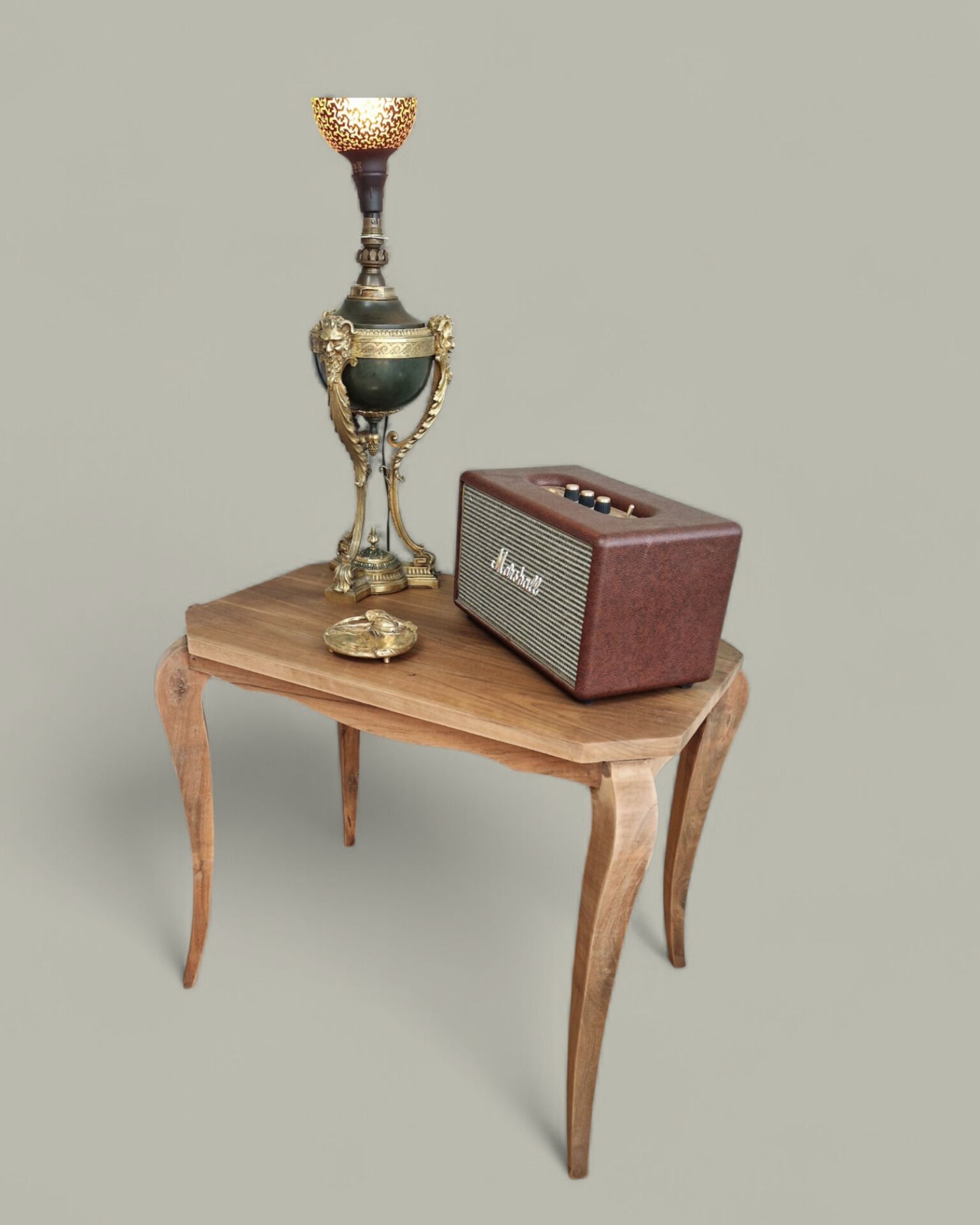 Table d'appoint bois massif - Lignes galbées esprit Louis XV