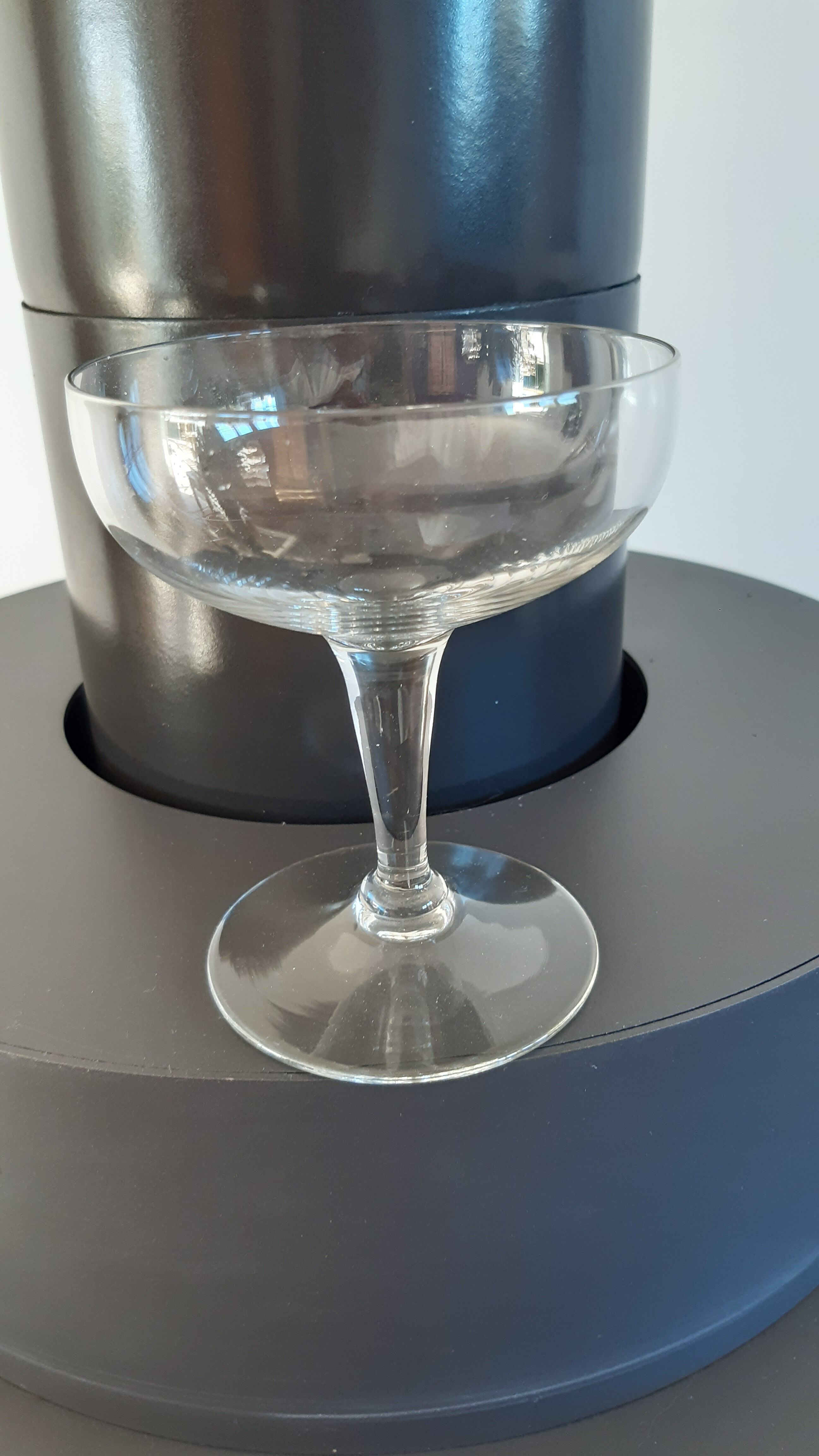 Set of 6 mismatched champagne glasses in crystal engraved years 50-60