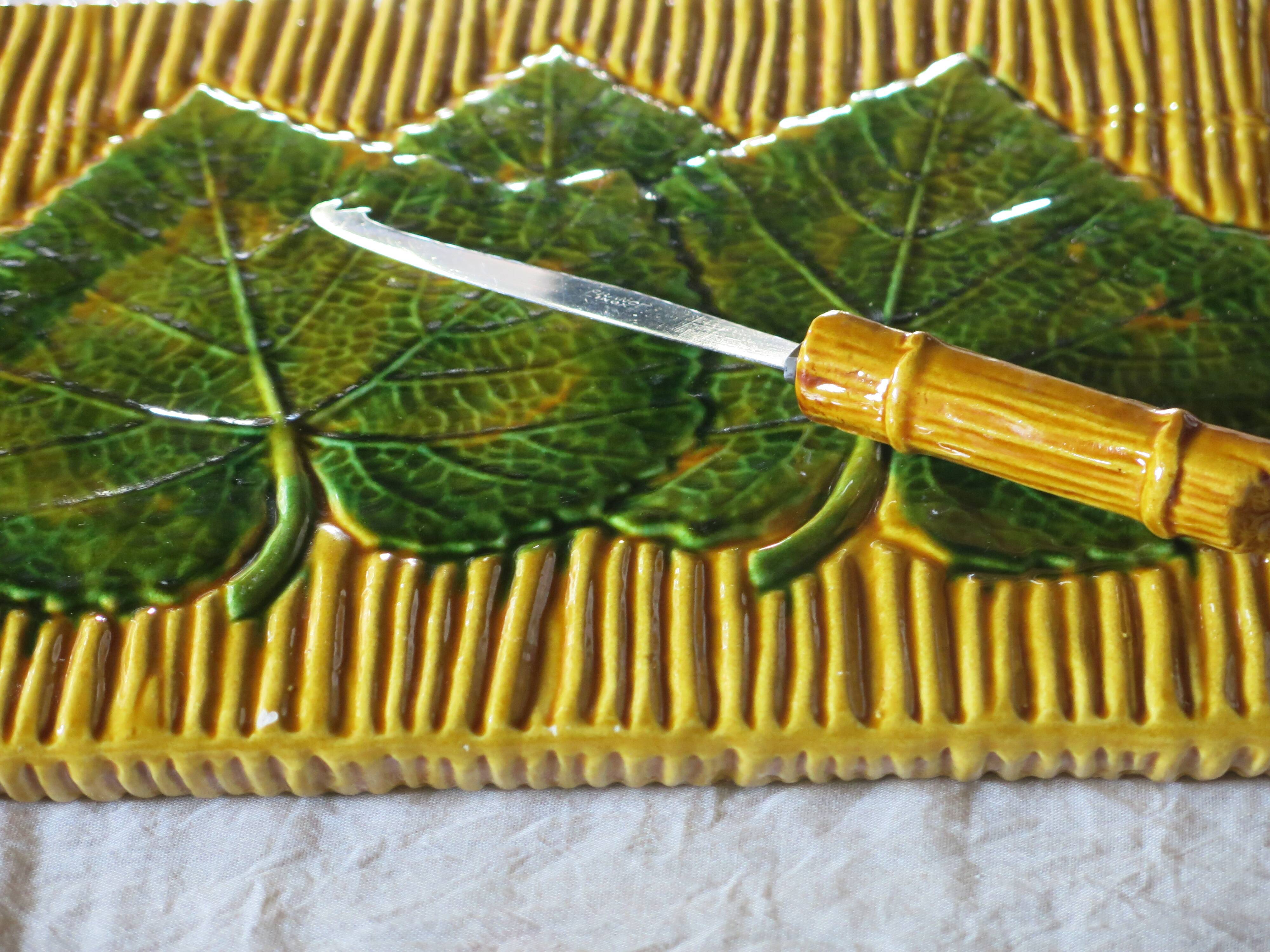 Very pretty cheese platter or trivet from Vallauris in very good condition