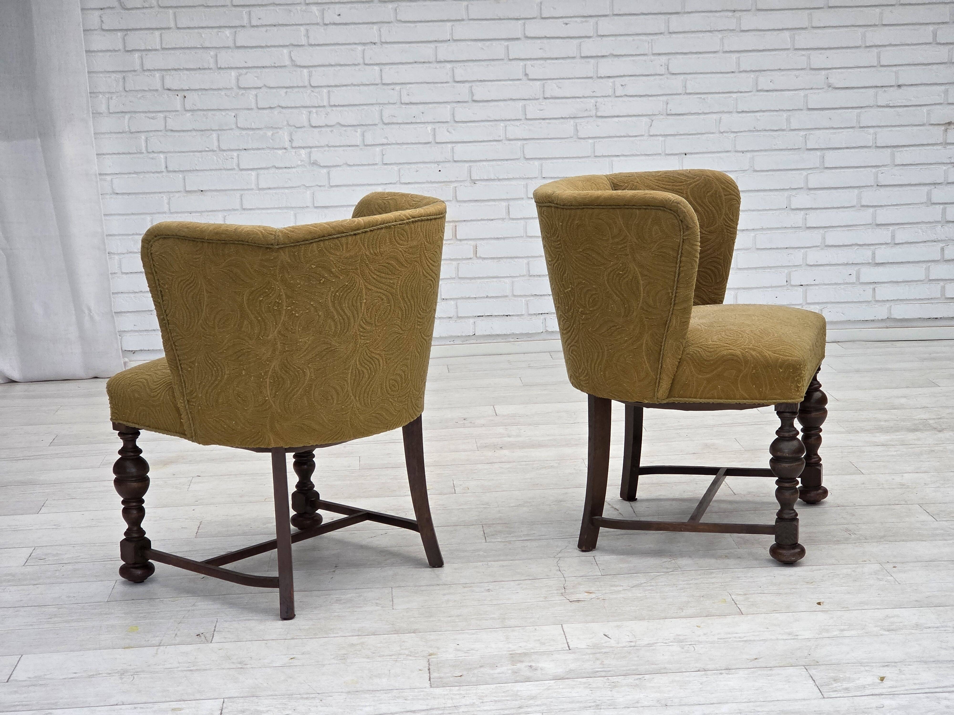 Chaise lounge danoise des années 1950, velours/laine vert, bois de chêne foncé.