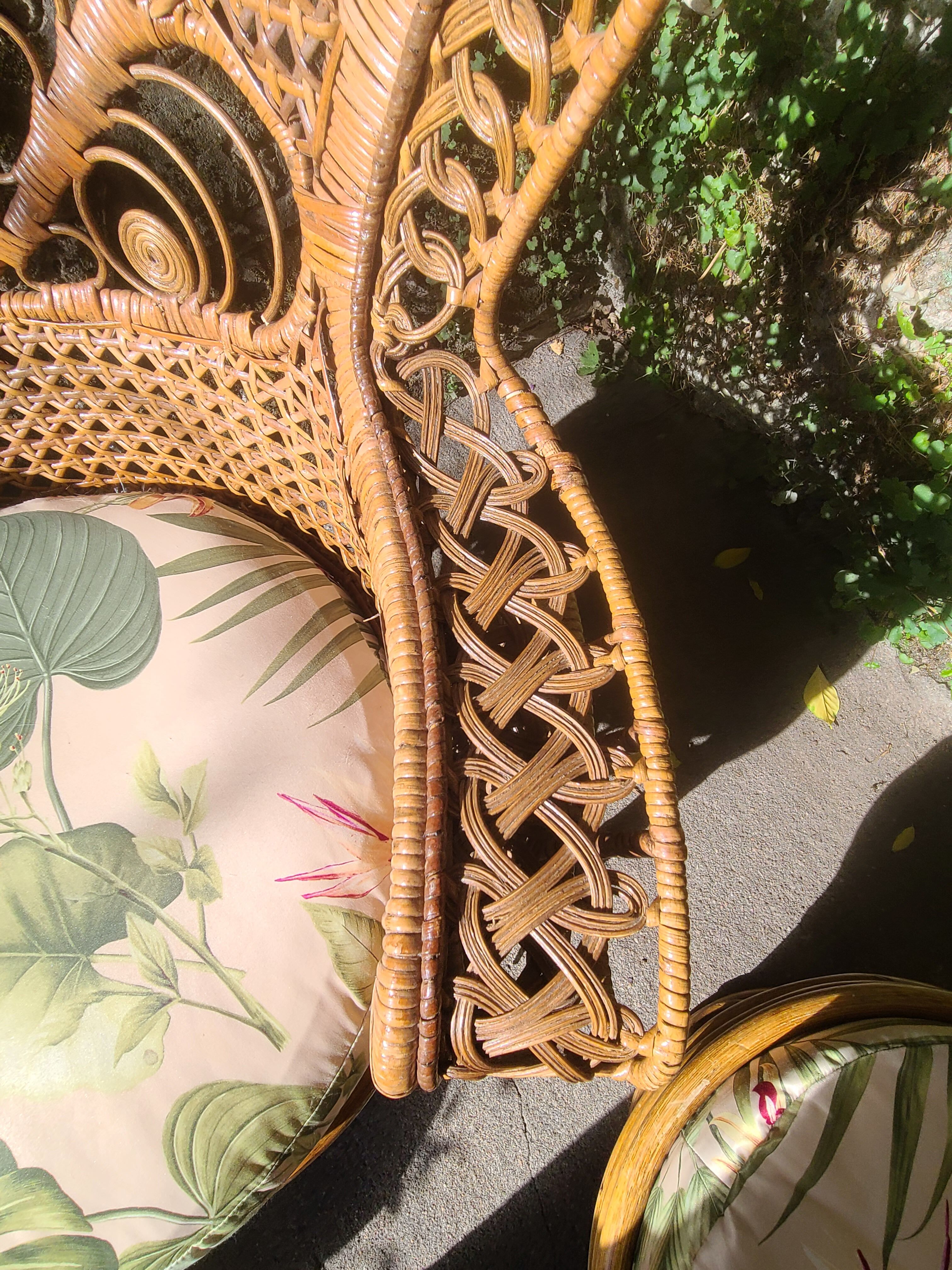 Fauteuil emmanuelle vintage et 2 poufs