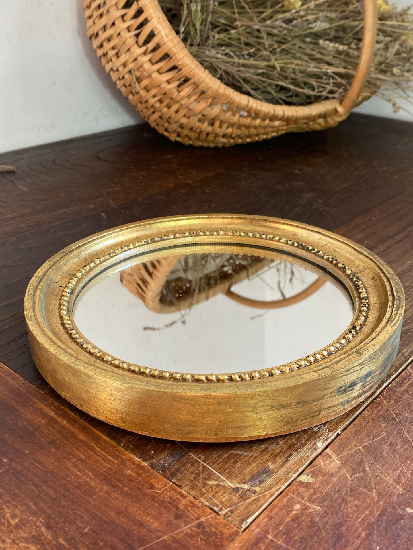 Miroir rond en bois de couleur dorée