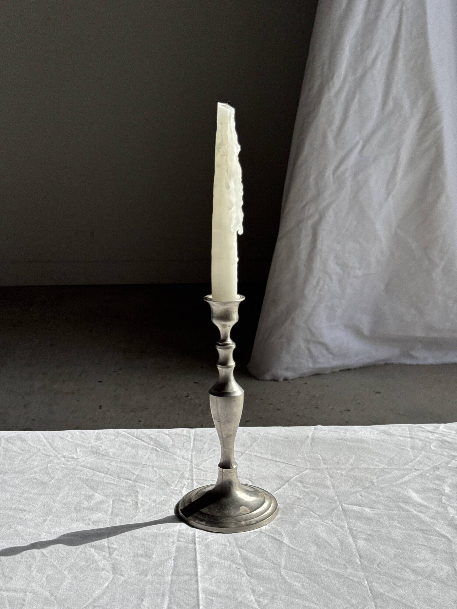 Antique silver-plated candlestick with baluster shaft H21 D9.5