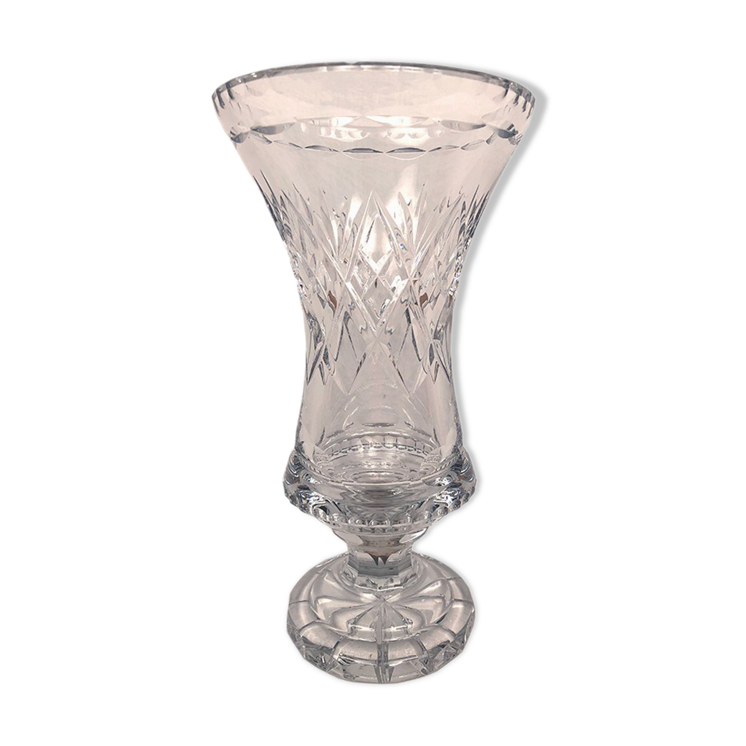 Vase in cut crystal, standing