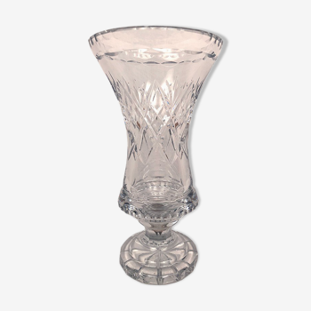 Vase en cristal taillé, sur pied