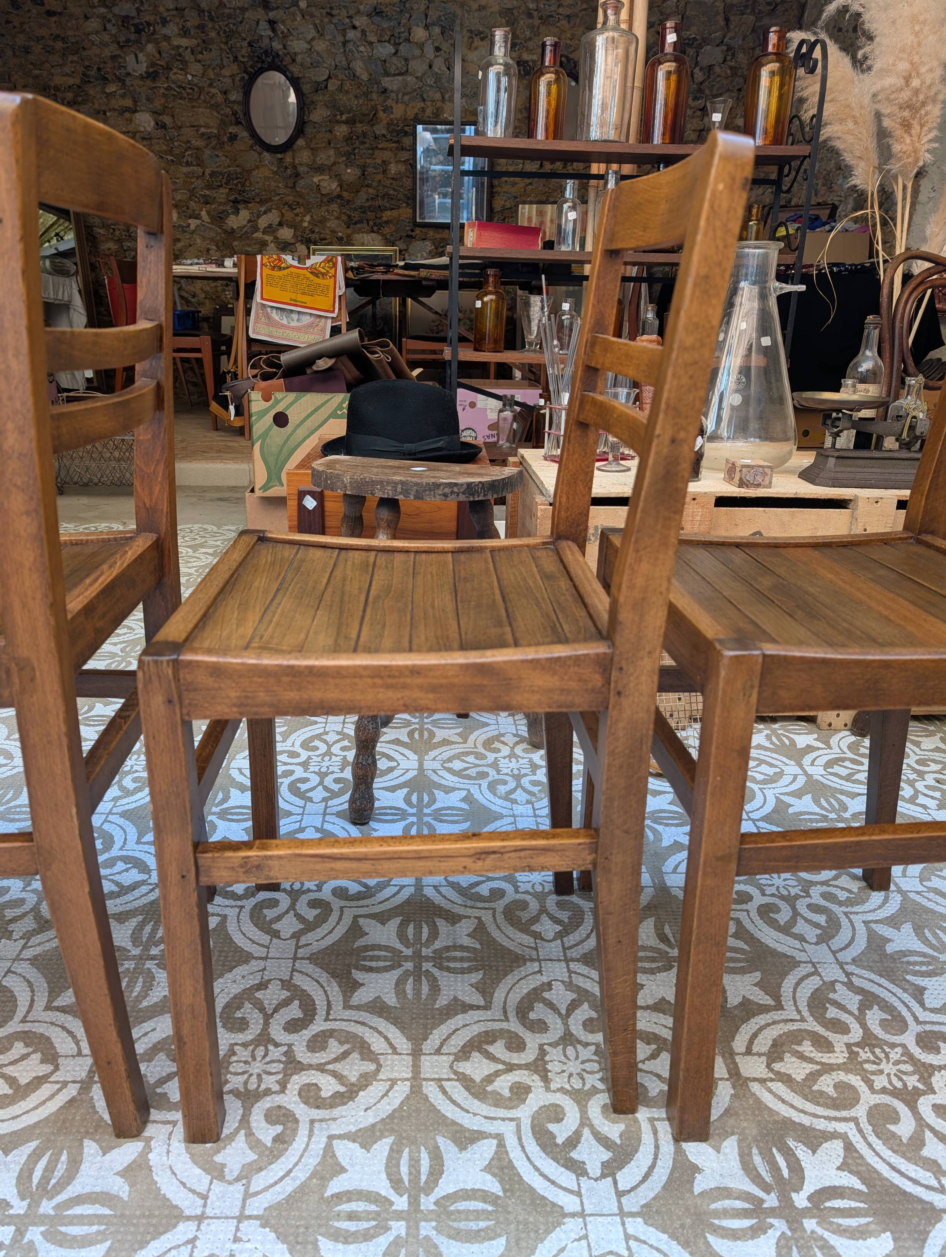 Set of reconstruction chairs