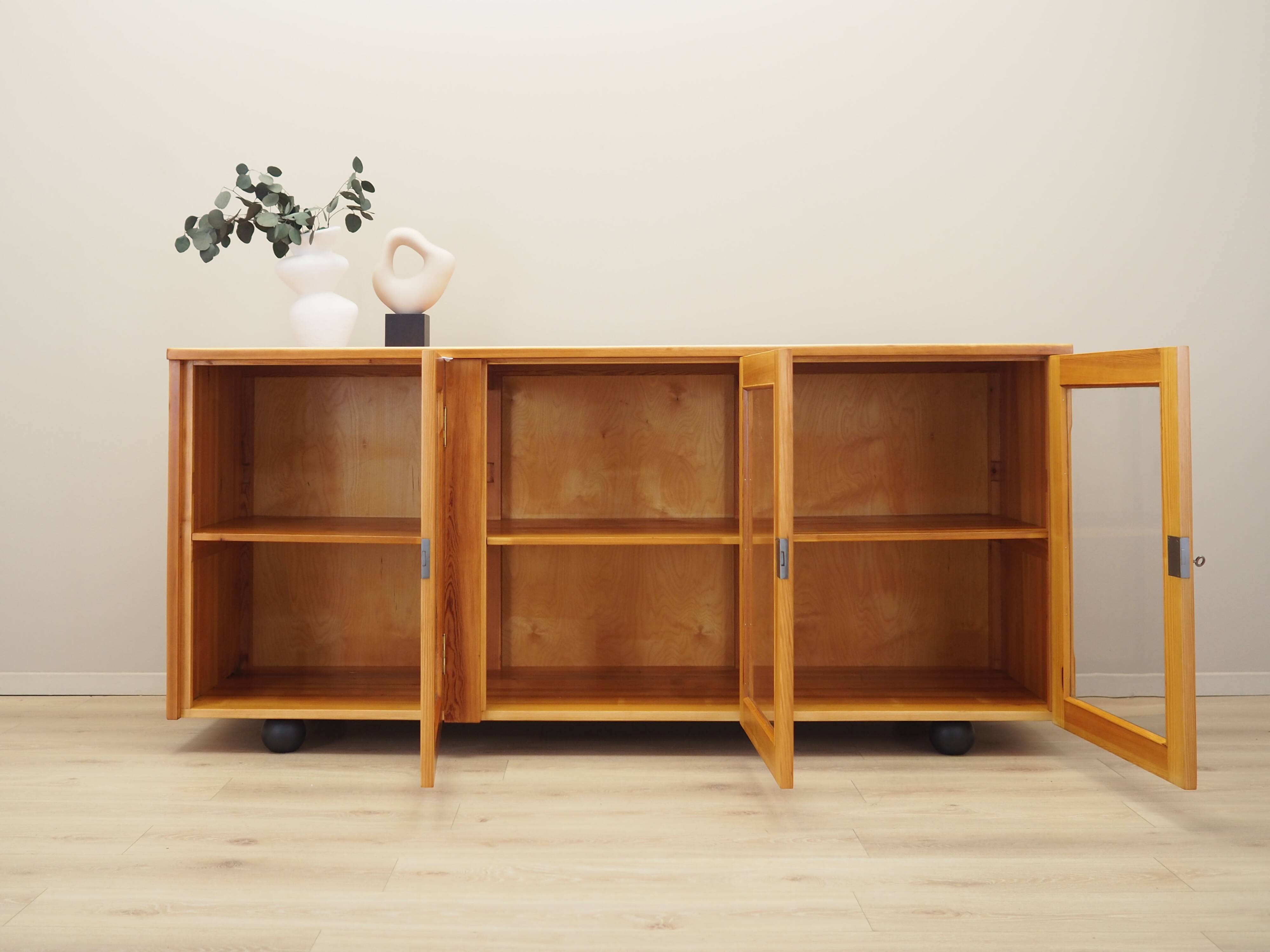 Pine showcase, Danish design, 1980s, production: Denmark