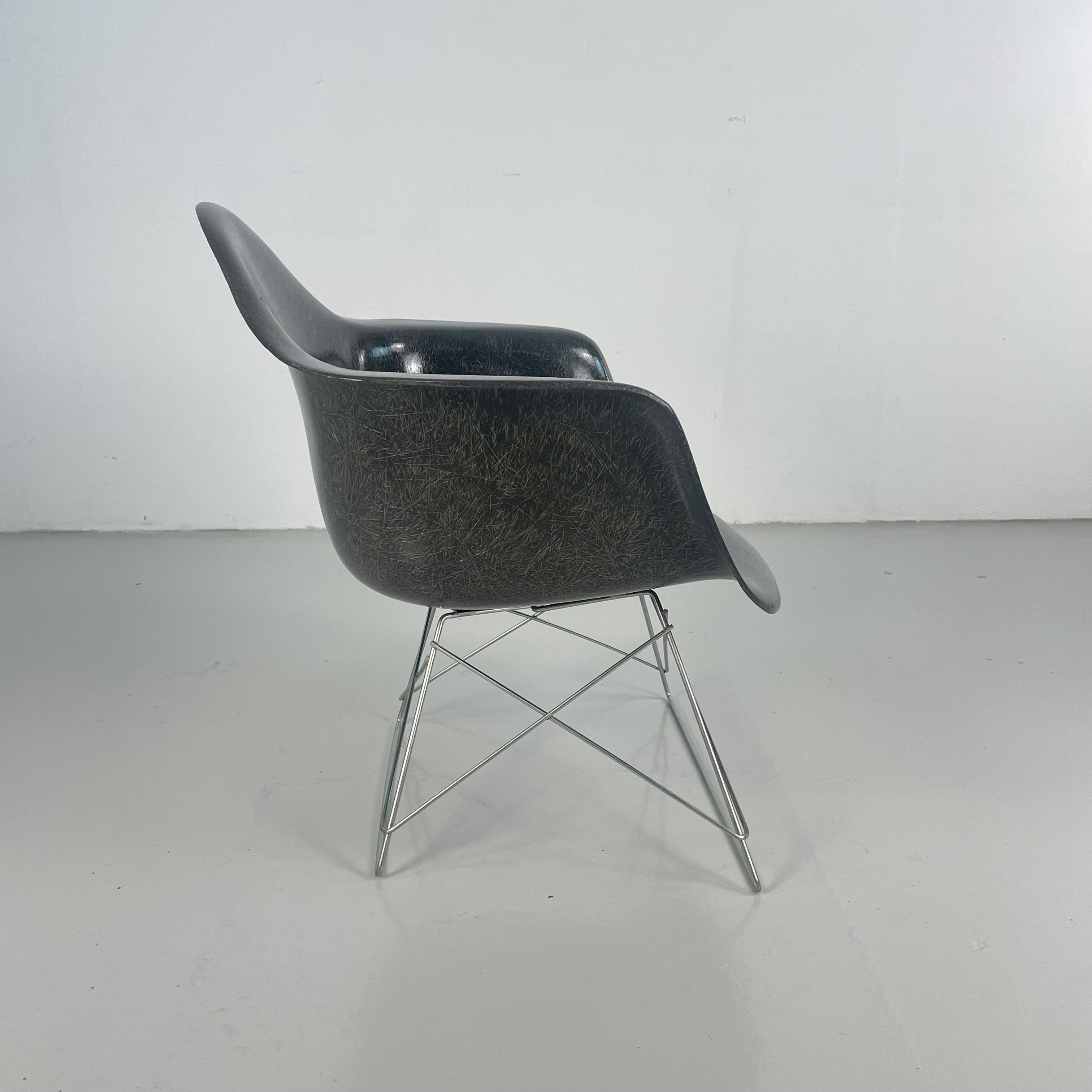 Eames Herman Miller 1950s LAR armchair in elephant grey on cats cradle black base