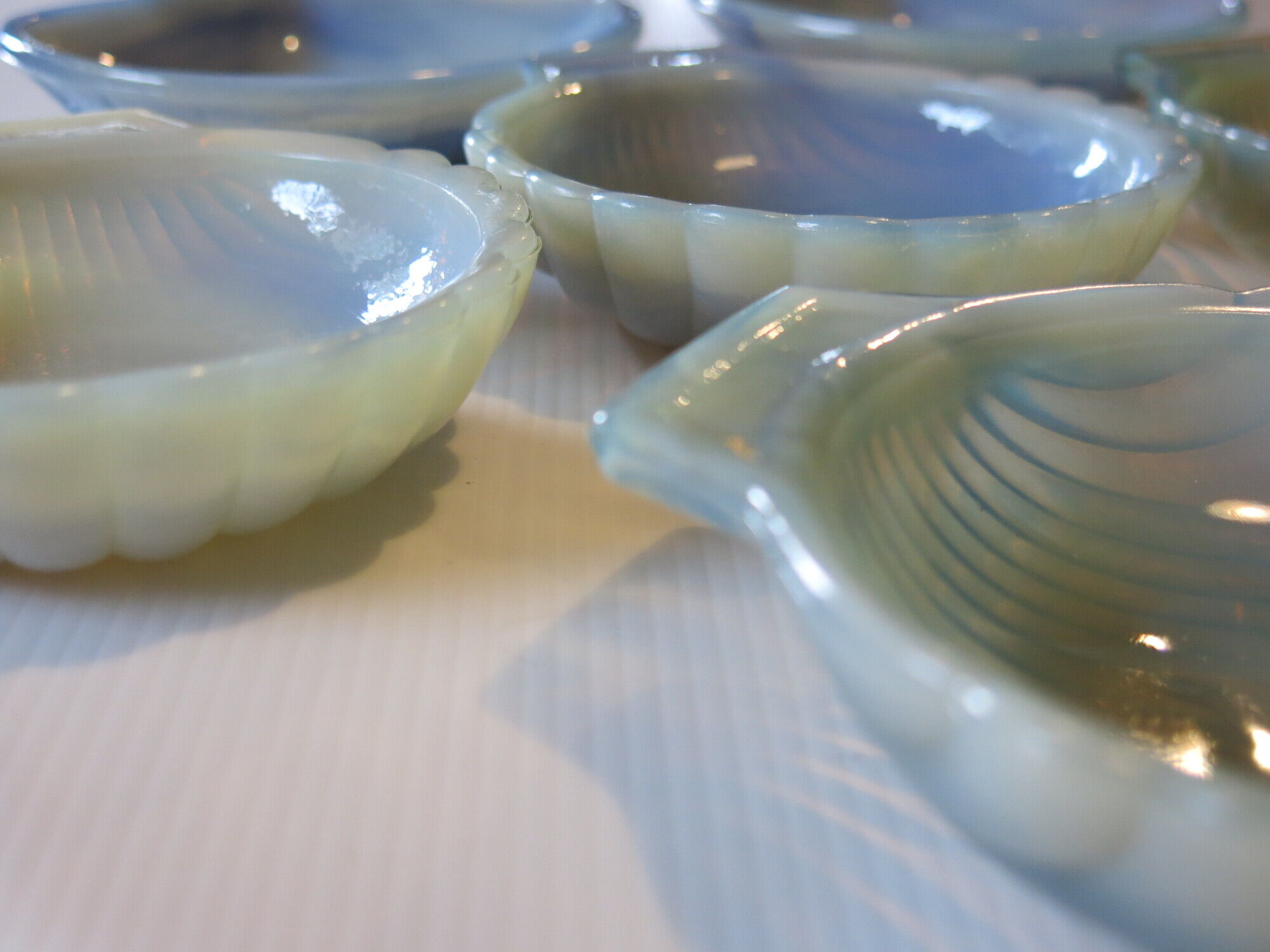 6 dishes with scallops in opaline from Arcopal in very good condition