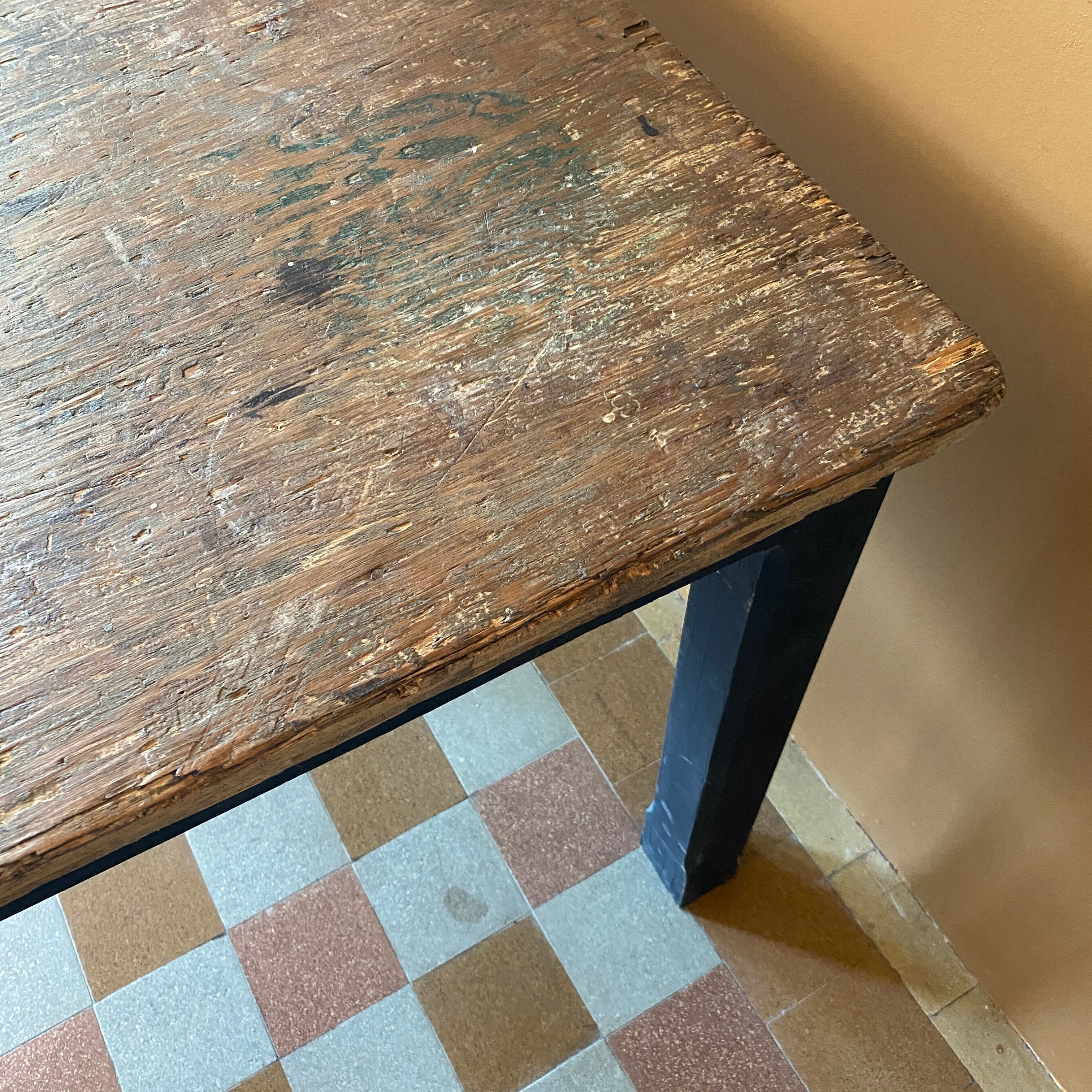 Table with black legs