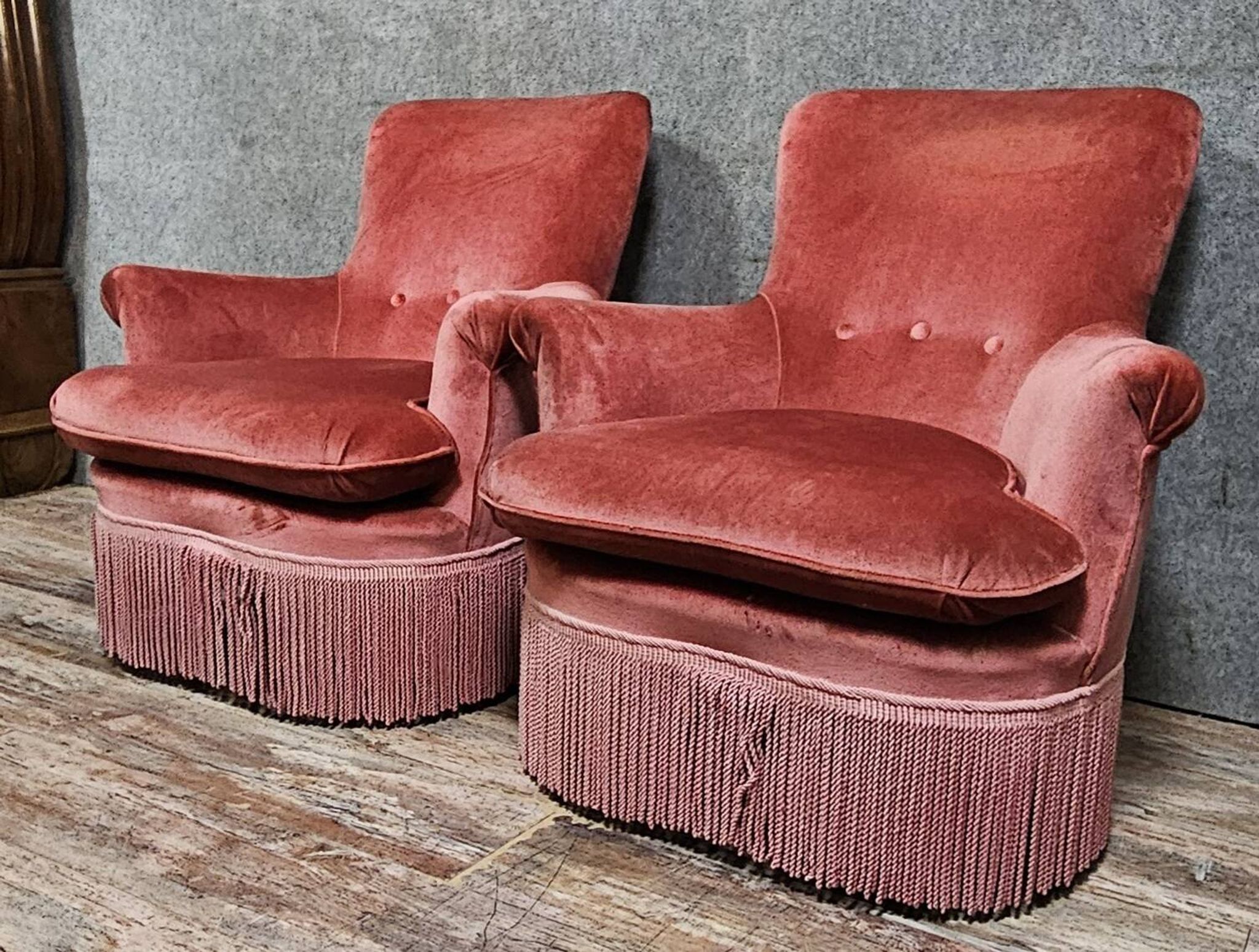 Paire de fauteuils crapauds en velours rose – époque Napoléon III