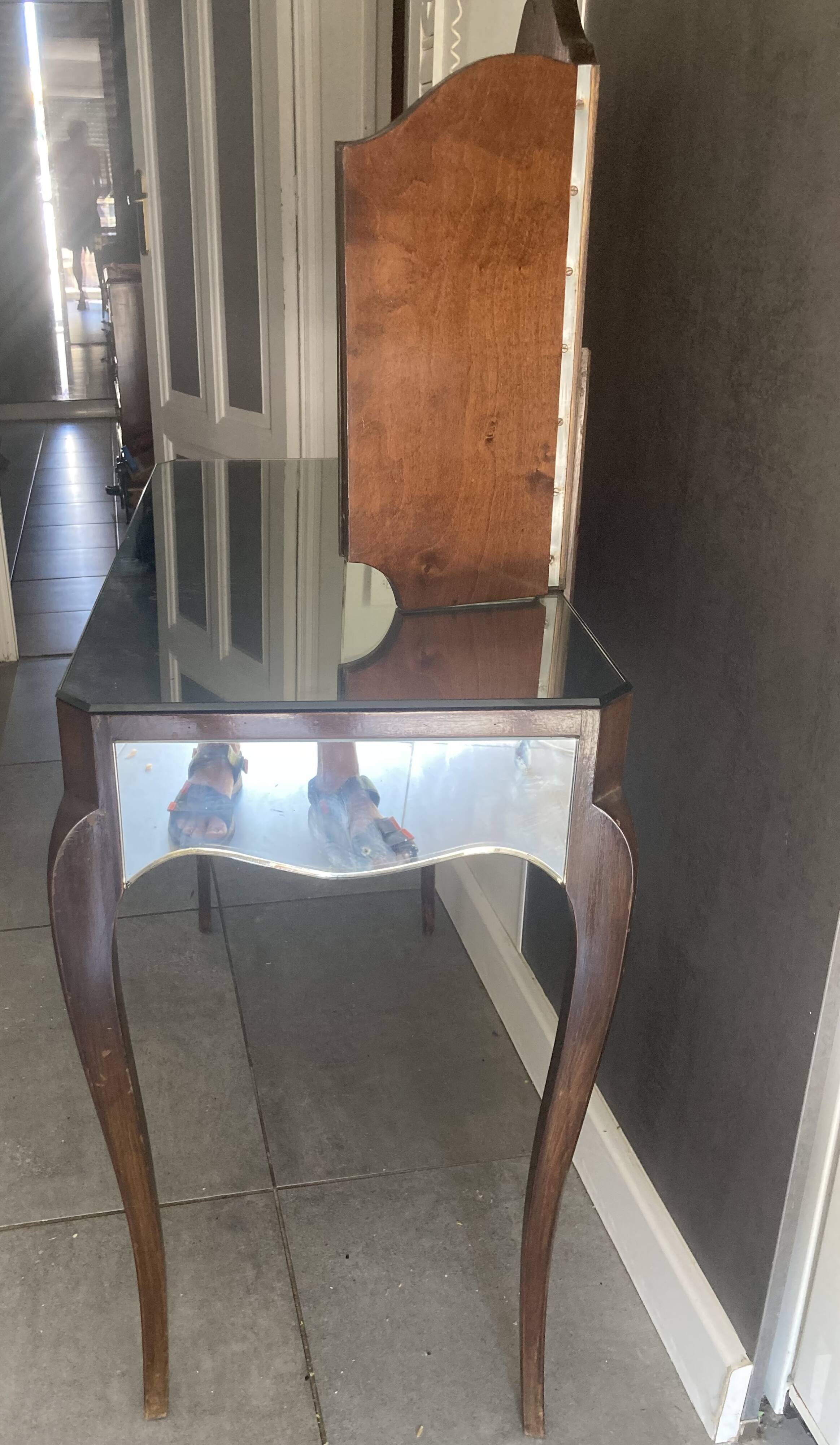 small "Art DECO" dressing table in excellent condition