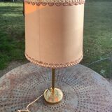 Table lamp, bedside lamp in golden brass, column feet, beige lampshade with trimmings, vintage