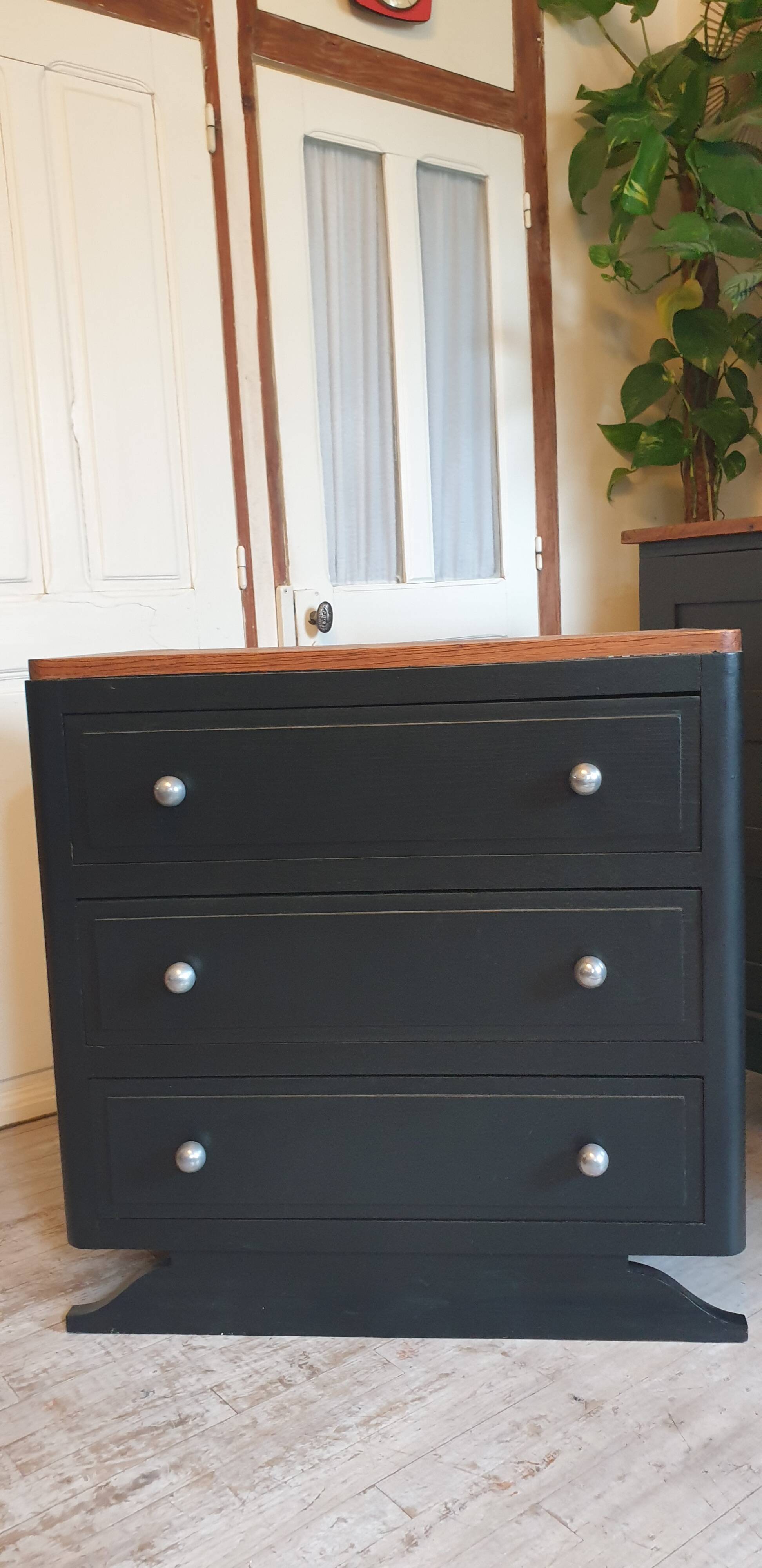 Solid wood chest of drawers
