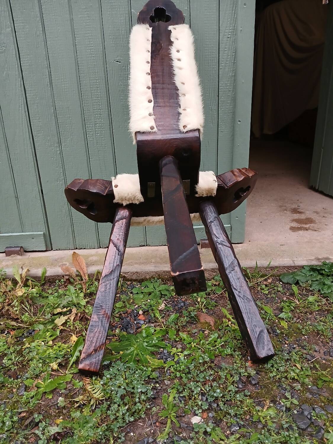 Tripod chair/stool in wood and goatskin