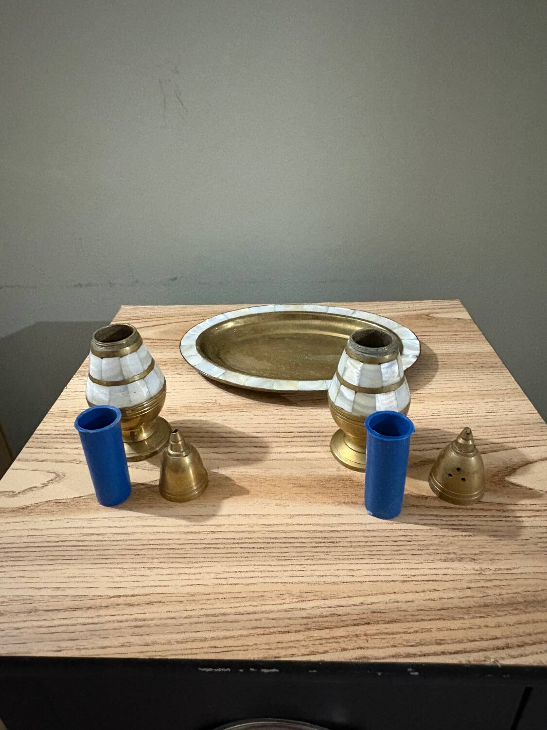 Salière poivrière laiton et nacre vintage
