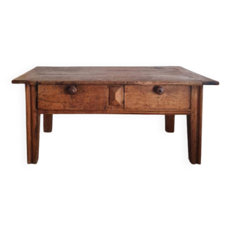 Antique coffee table with a farmhouse style