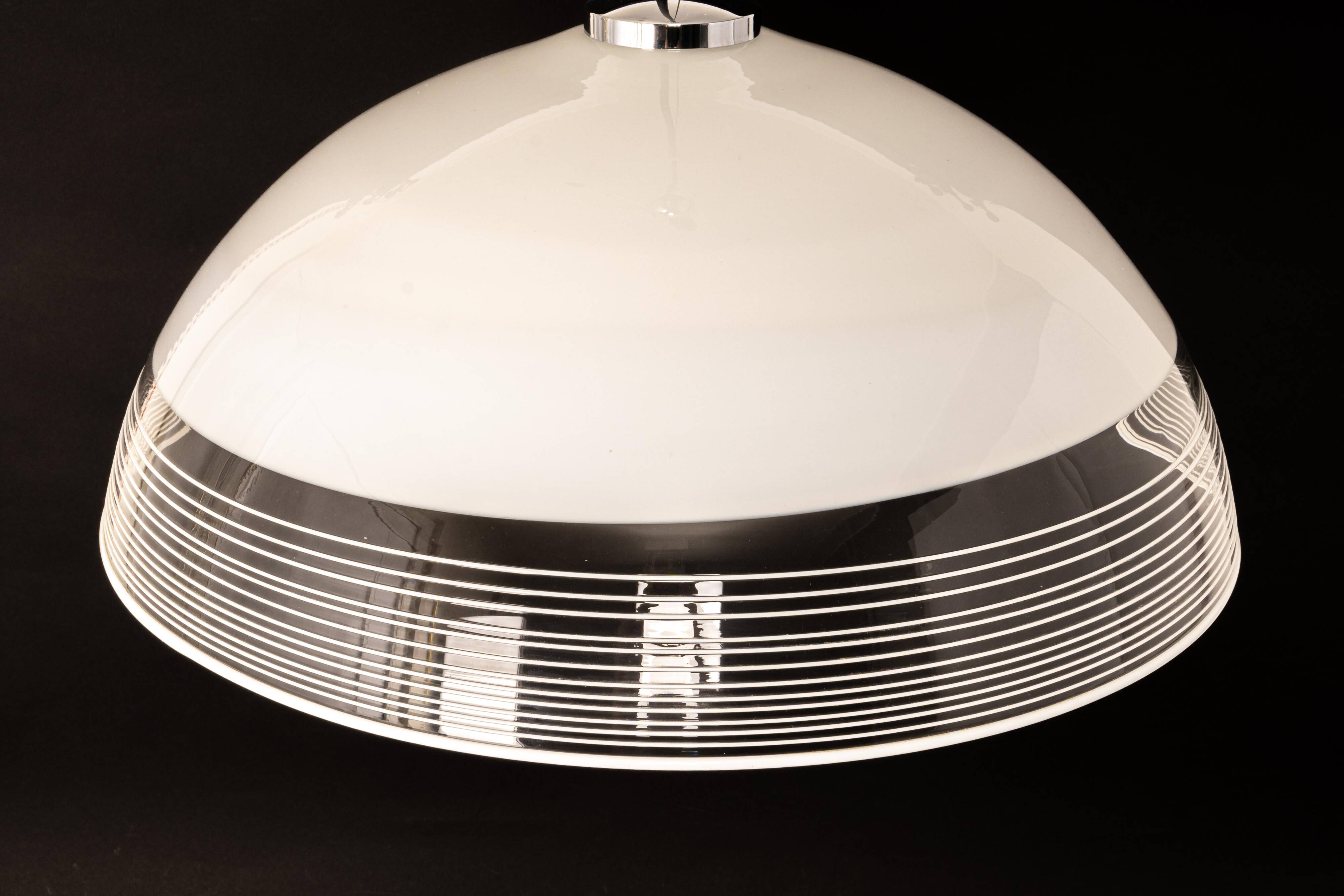 Magnificent suspended light fixture in white glass, Murano glass, Italy, 1970s.