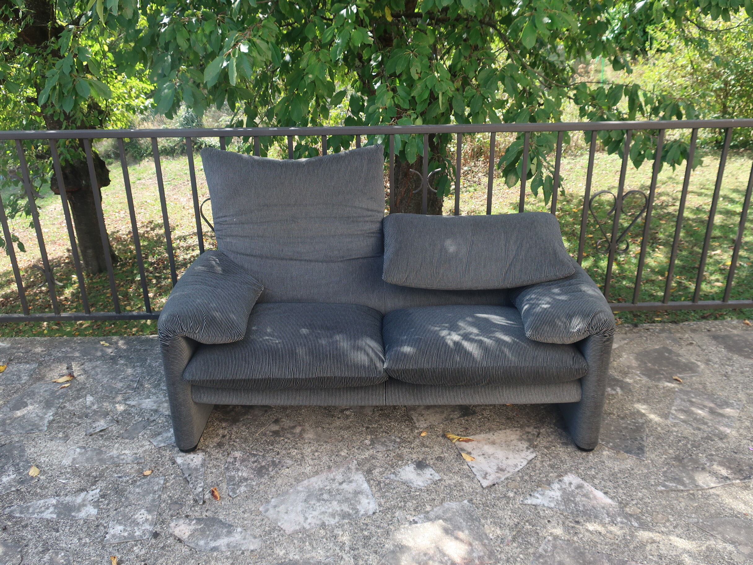 Maralunga Sofa by Vico Magistretti for Cassina