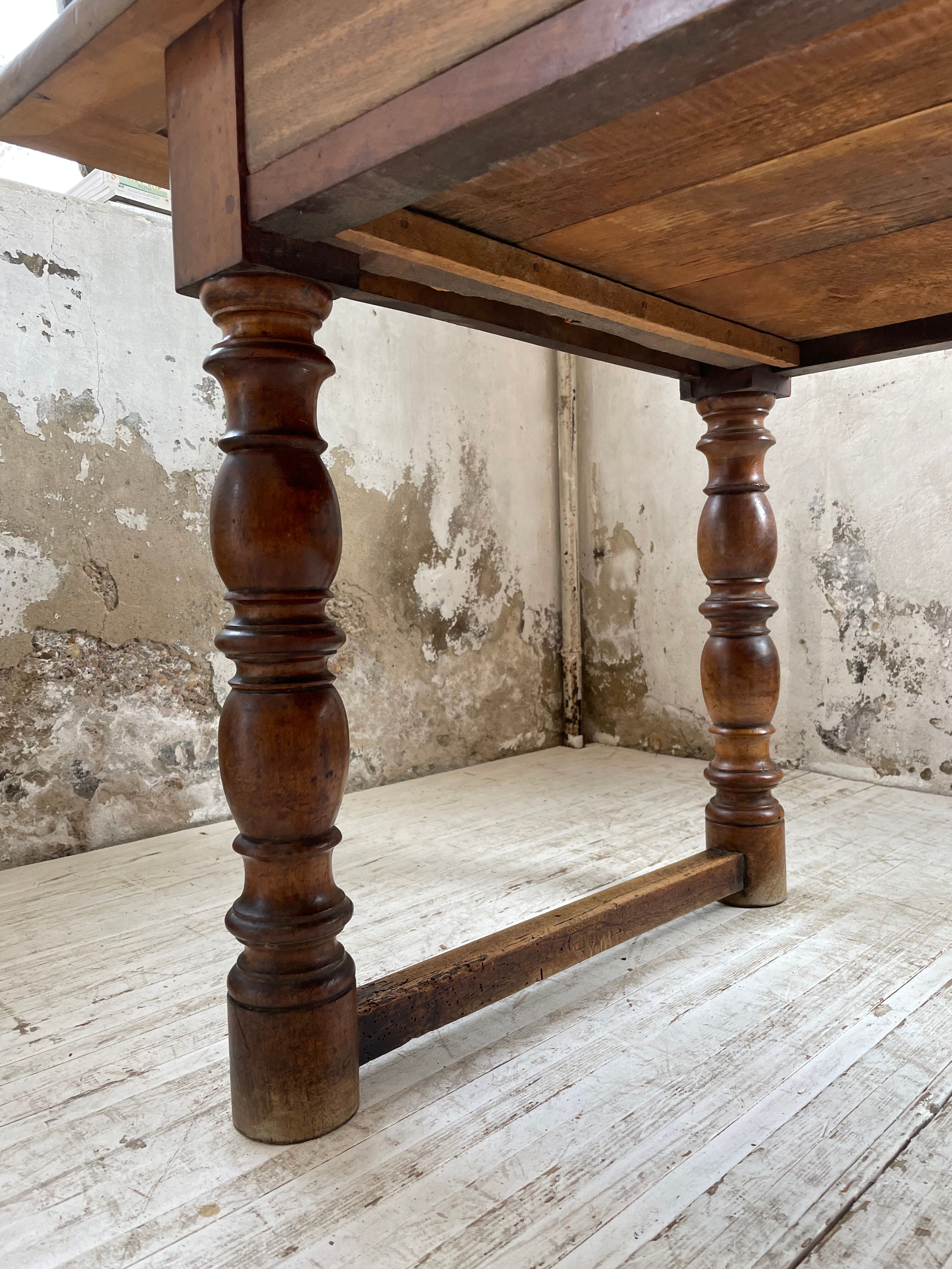 Table of draper firm walnut 260cm