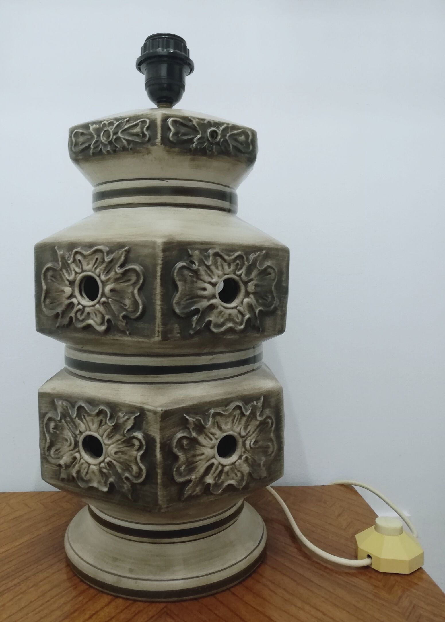 Double lighting ceramic lamp stand