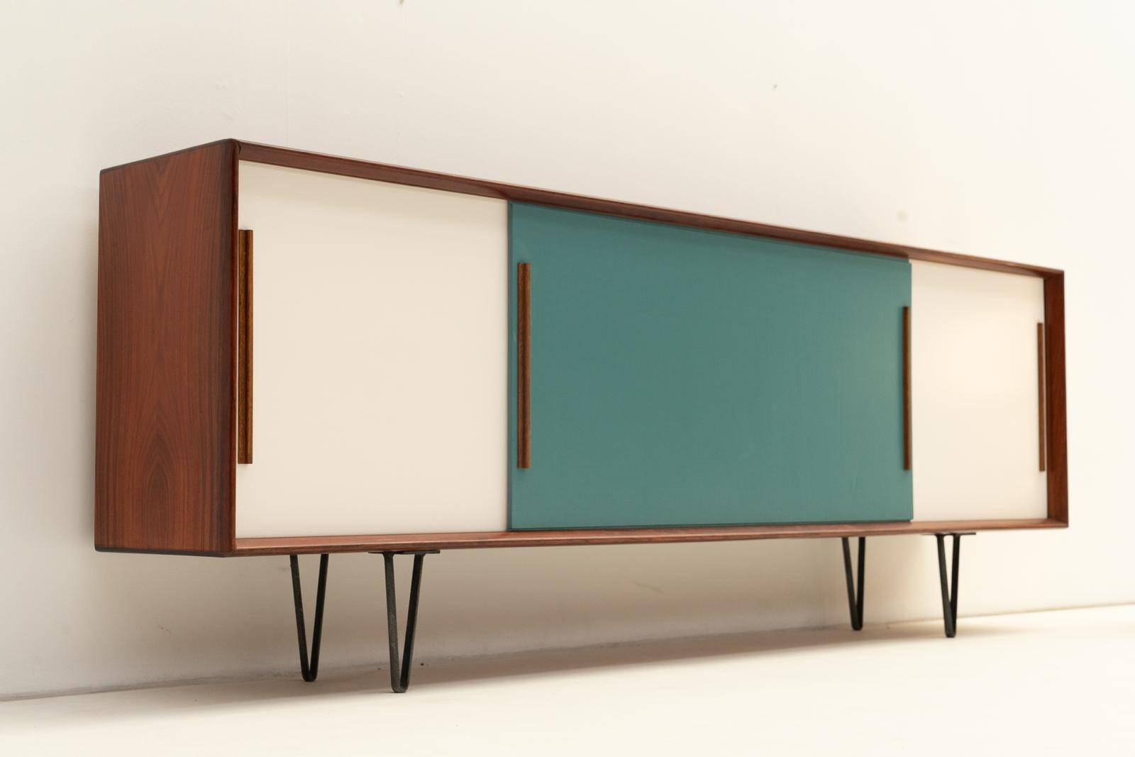 Scandinavian low sideboard 3 doors