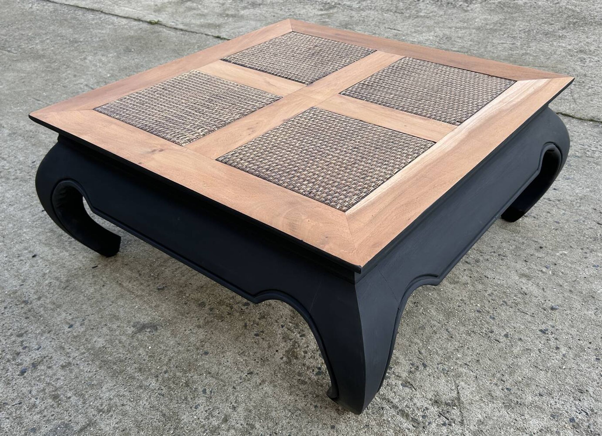 Table basse à opium carrée, en teck massif, pieds éléphant