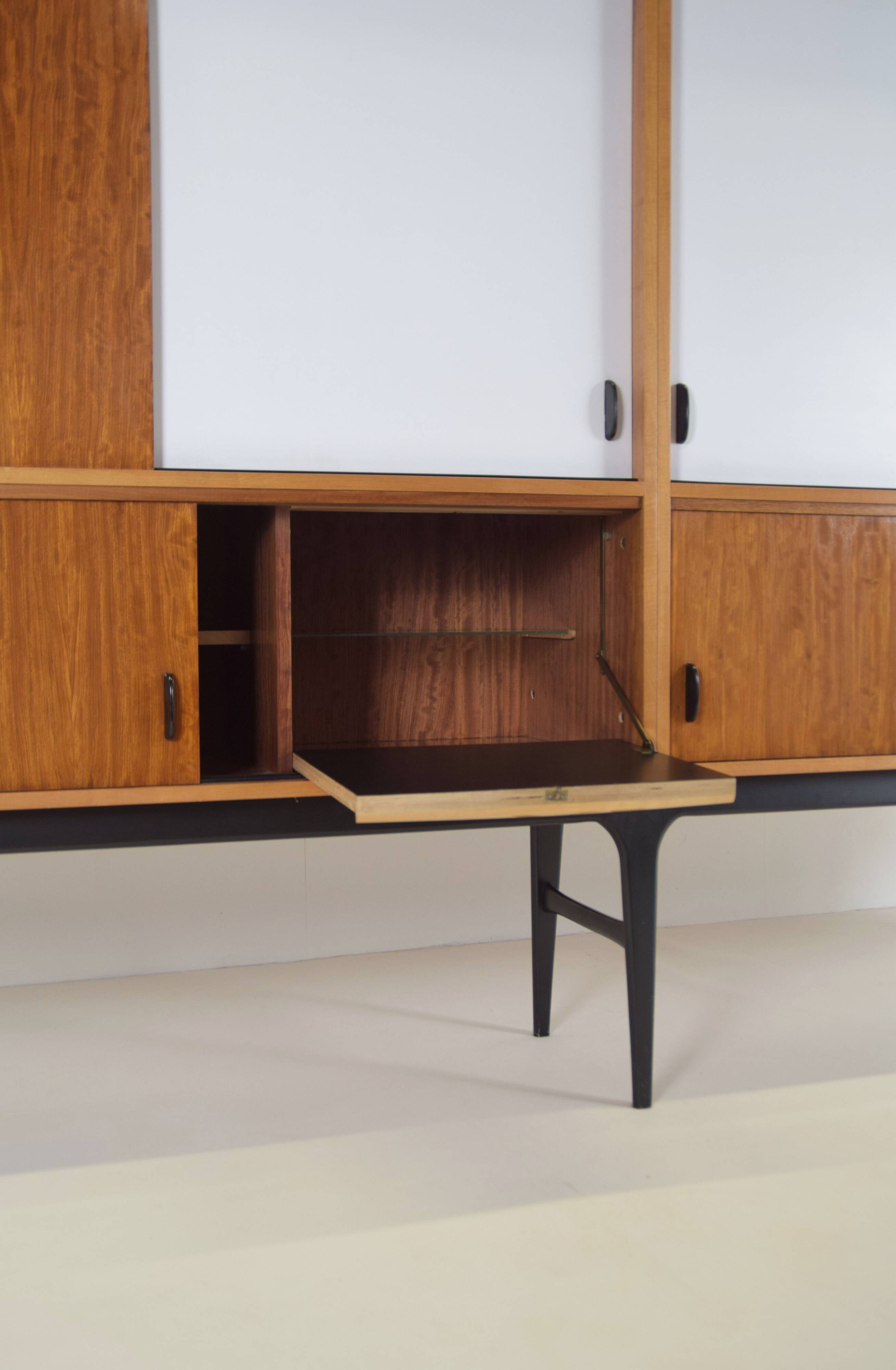Highboard conçu par Alfred Hendrickx pour Belform, années 1950.