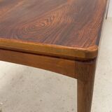 Table basse danoise longue en palissandre.
