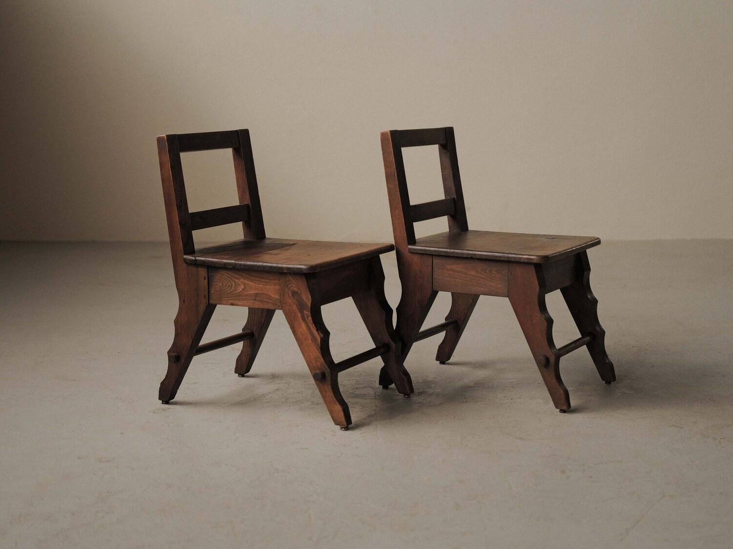 Paire de chaises Modernistes en chêne massif, vers 1940