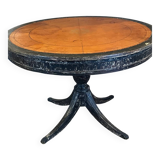 Pedestal table