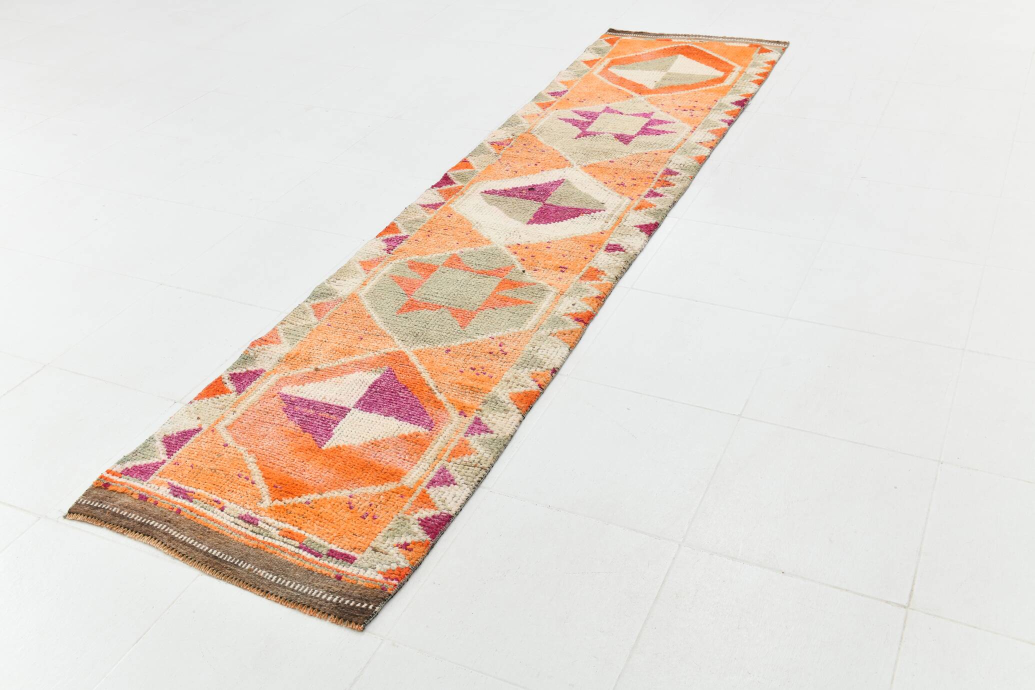 Tapis runner vintage berbère, motifs géométriques orange violet, 74x307Cm