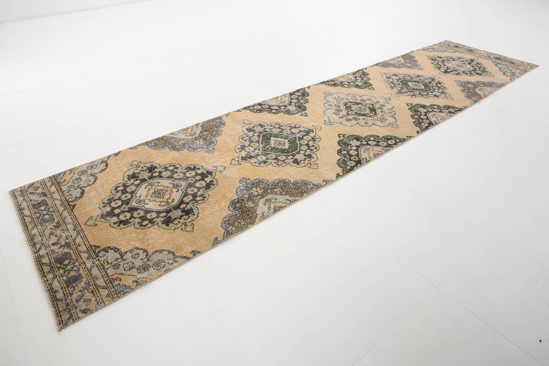 3x12 Classic Persian Runner Rug, 91x308Cm