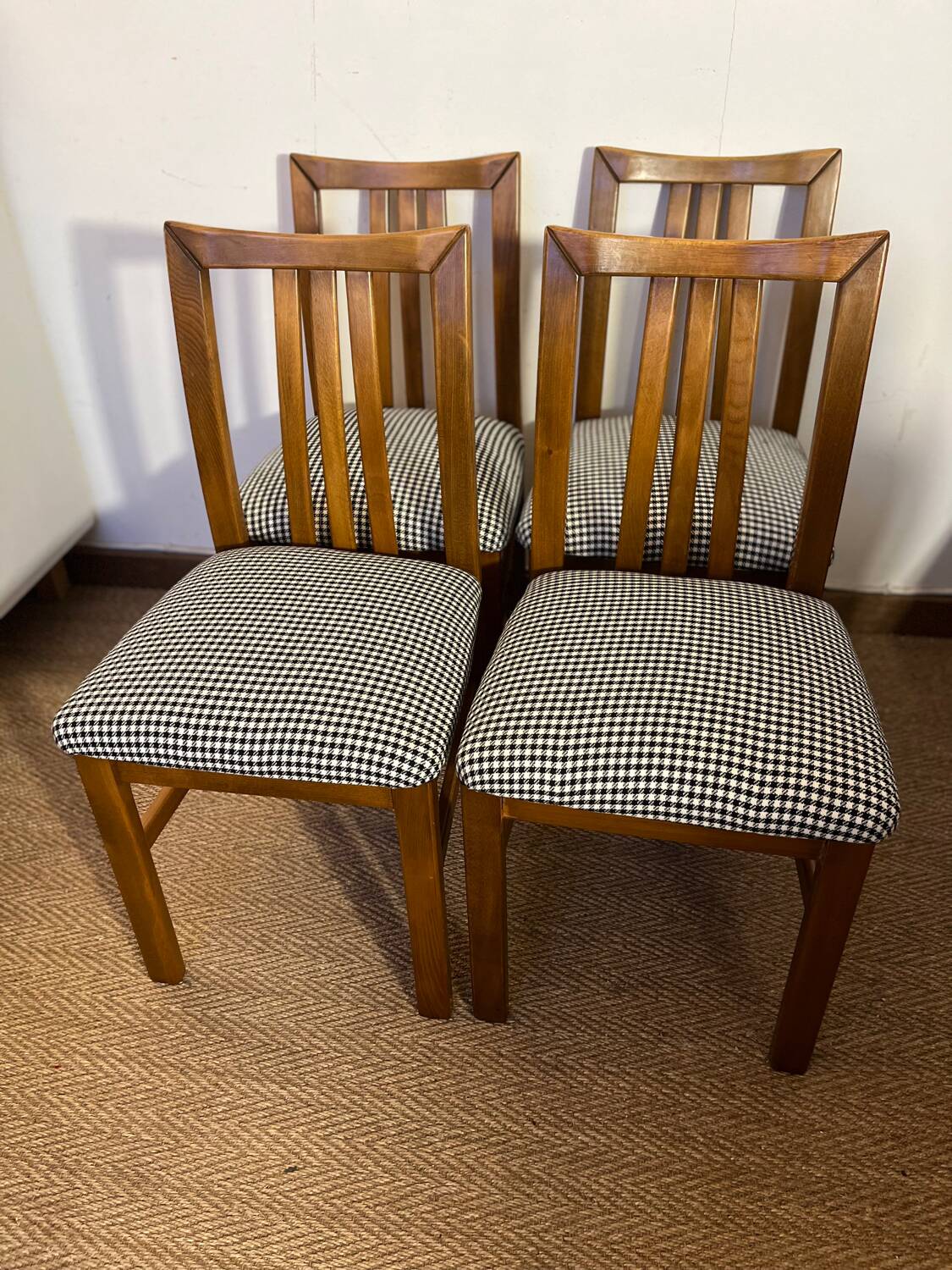 Set of 4 vintage wooden chairs