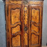 Armoire Bressane époque Louis XV en noyer et loupe d'orme vers 1750-1780