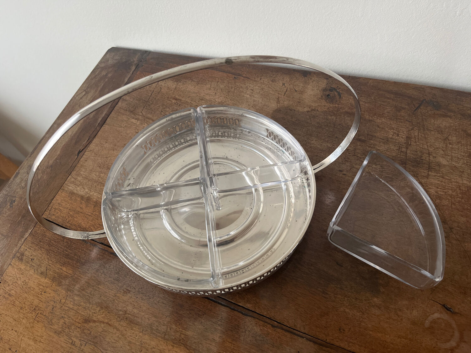 Serving tray with glass raviers