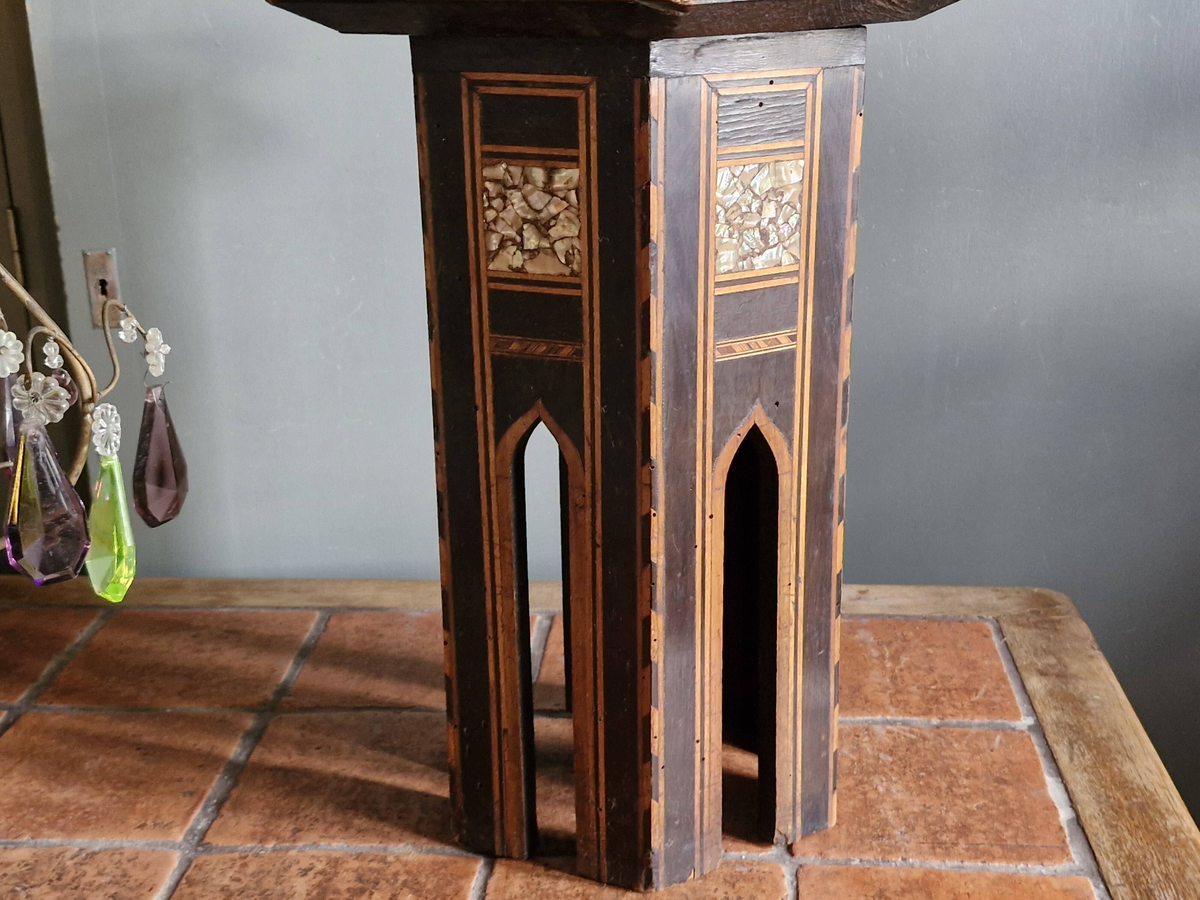 Antique octagonal table with mother-of-pearl inlays - Syria or Egypt