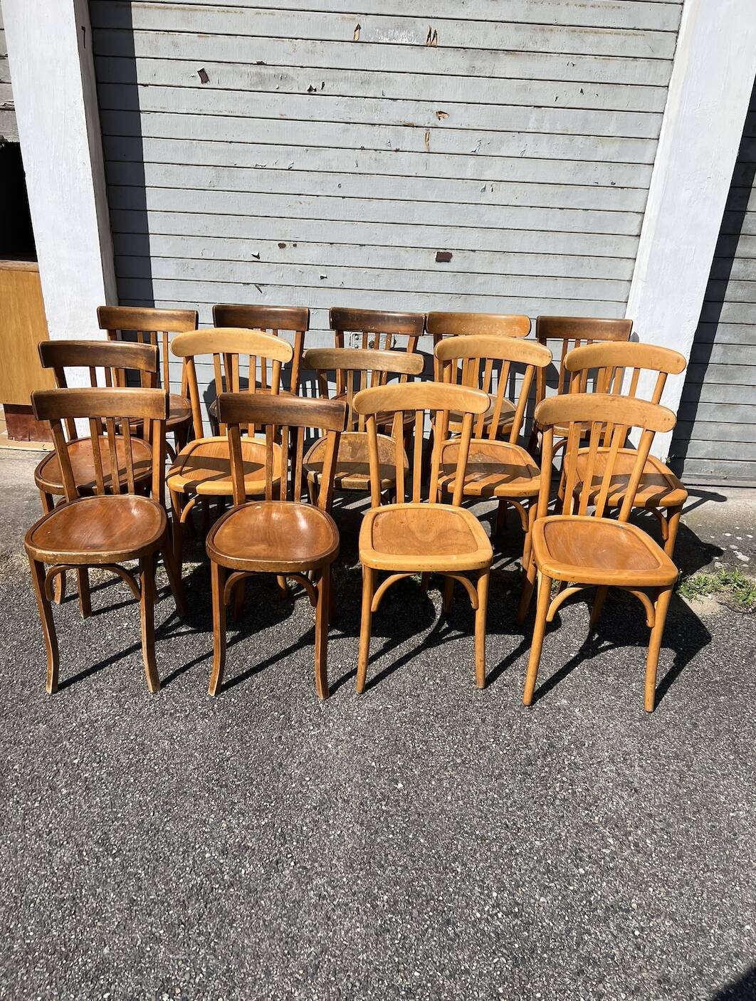 (Lot) 14 honey-coloured bistro chairs (Baumann)