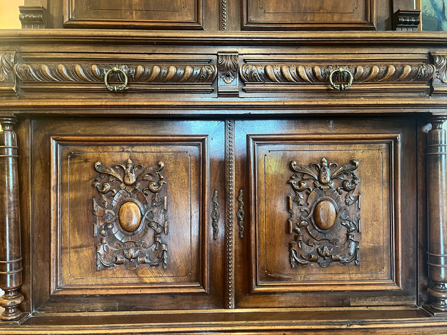 Two-body walnut buffet renaissance