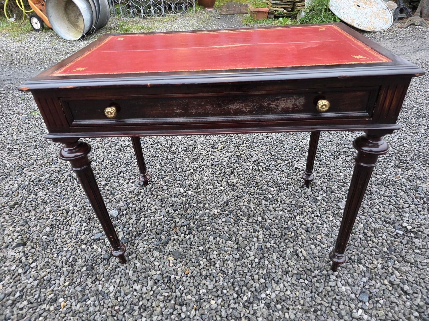 Bureau plat en acajou du XXe