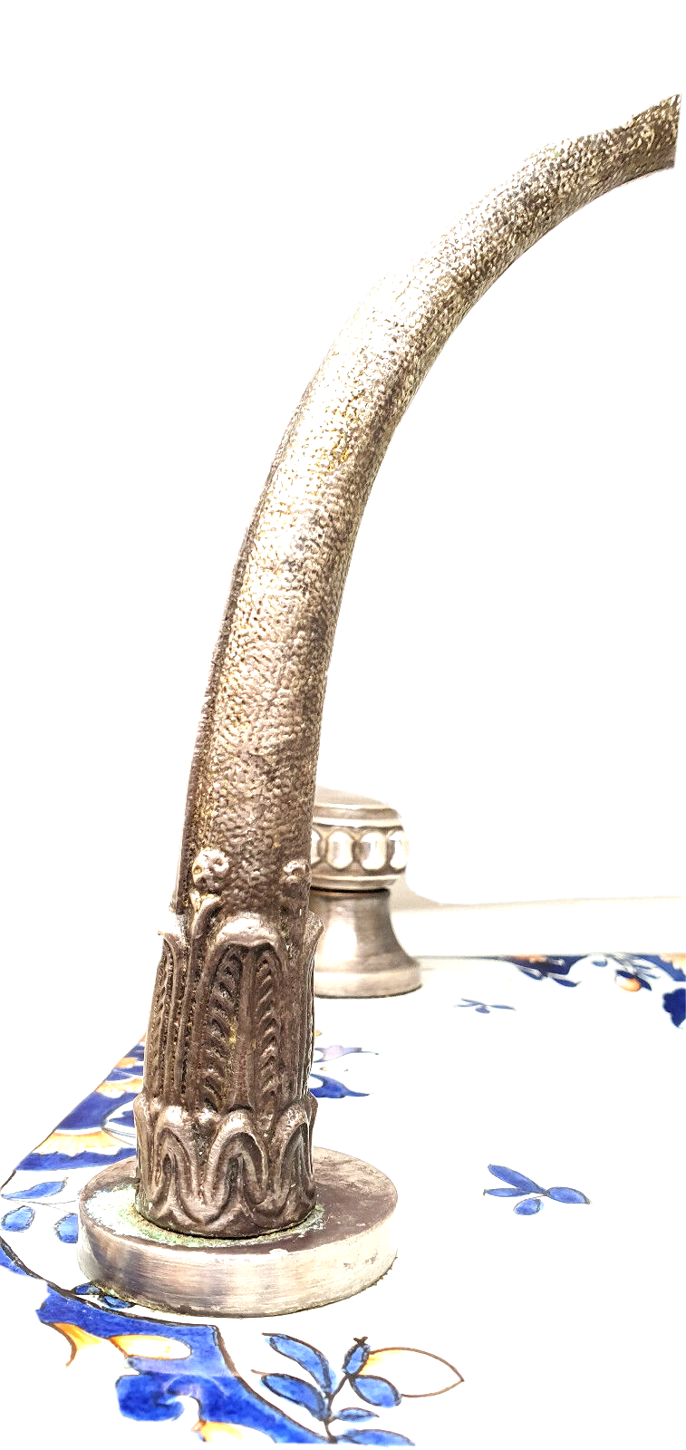 Vasque vieux rouen peint main robinet dragon métal argenté