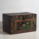 Ancienne malle orientale avec peintures de fleurs de lotus (c.1900)