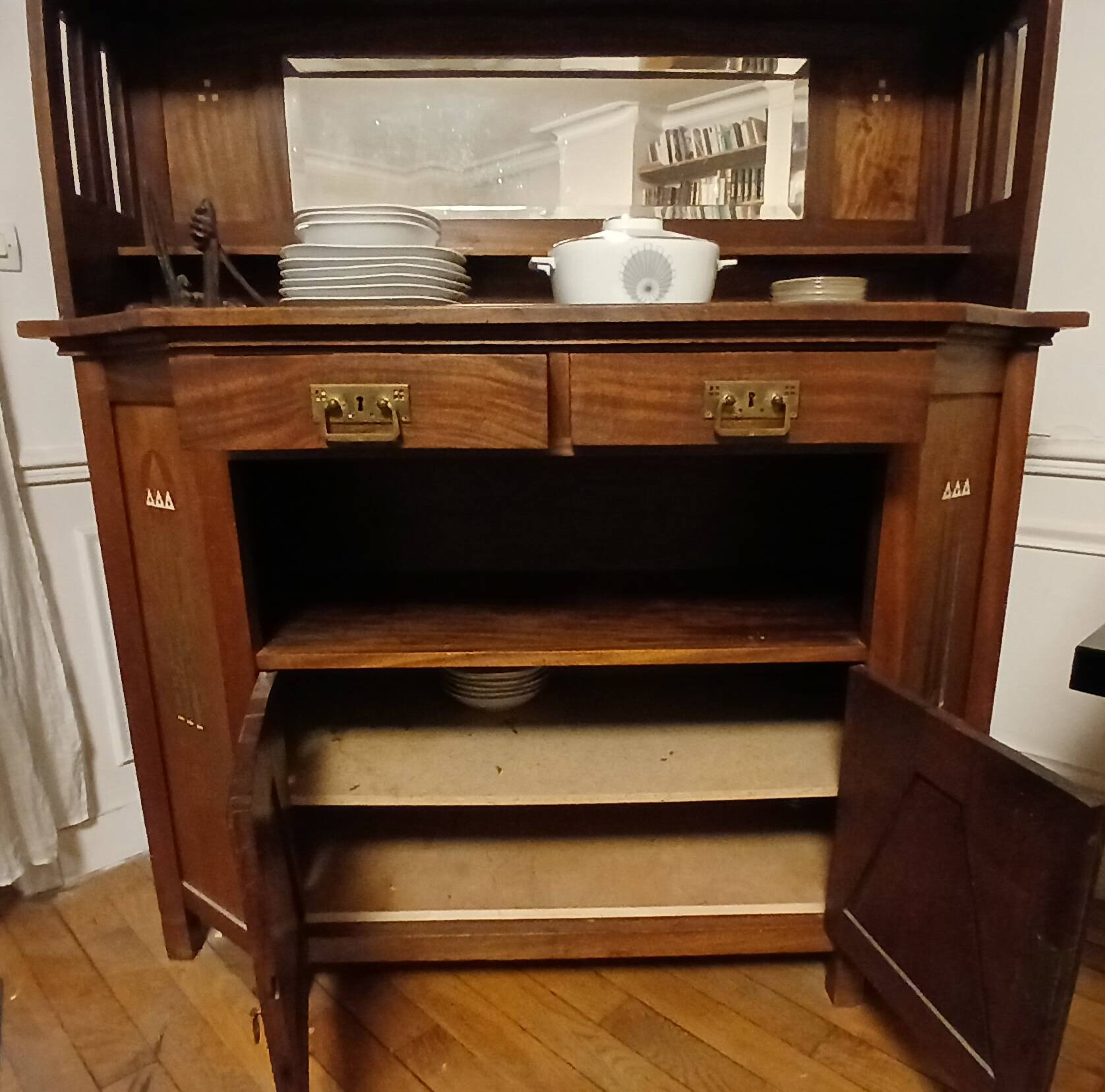 Bovy Locksmith Buffet