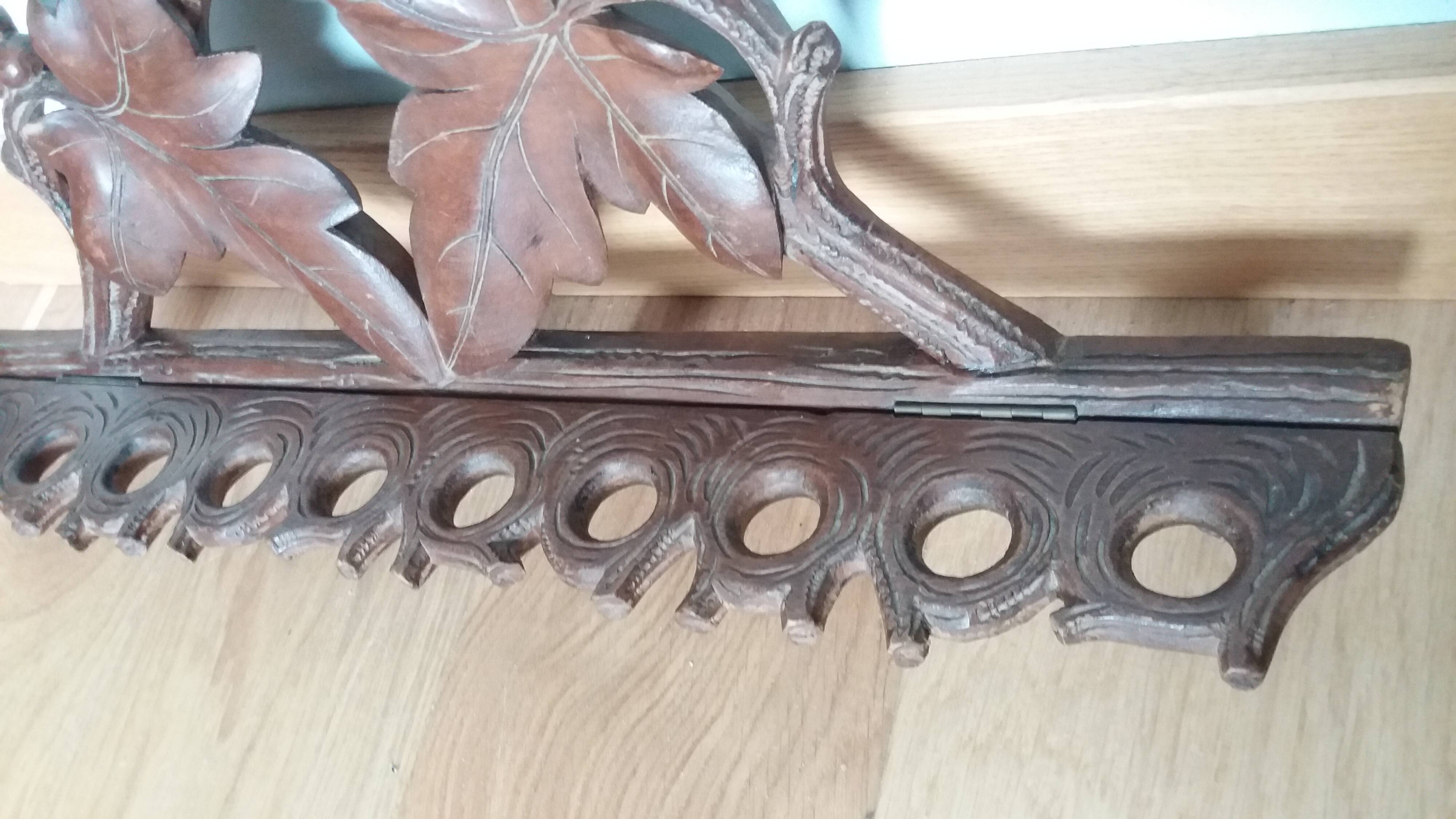 Porte pipes en bois sculpté