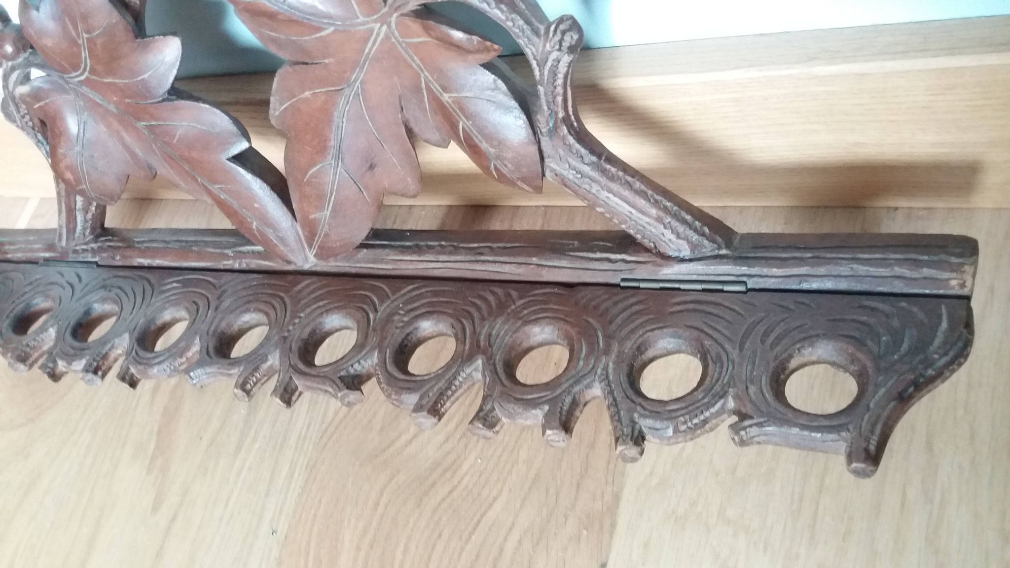 Porte pipes en bois sculpté