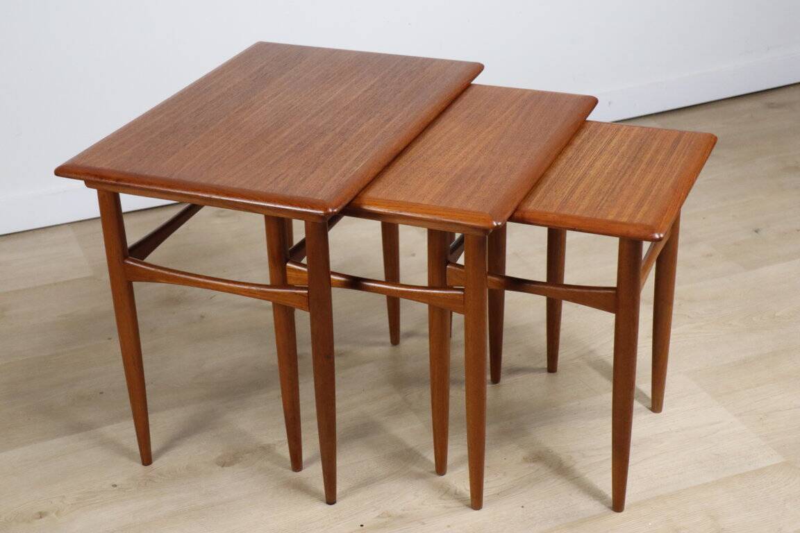 Tables gigognes scandinave en teck, 1960