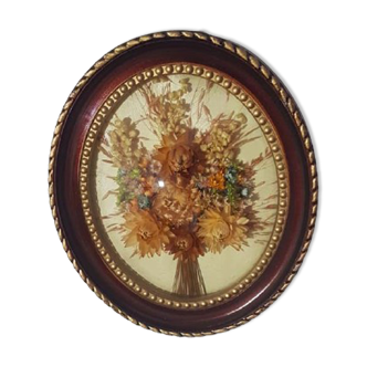 Cadre ovale bombé avec composition de fleurs séchées