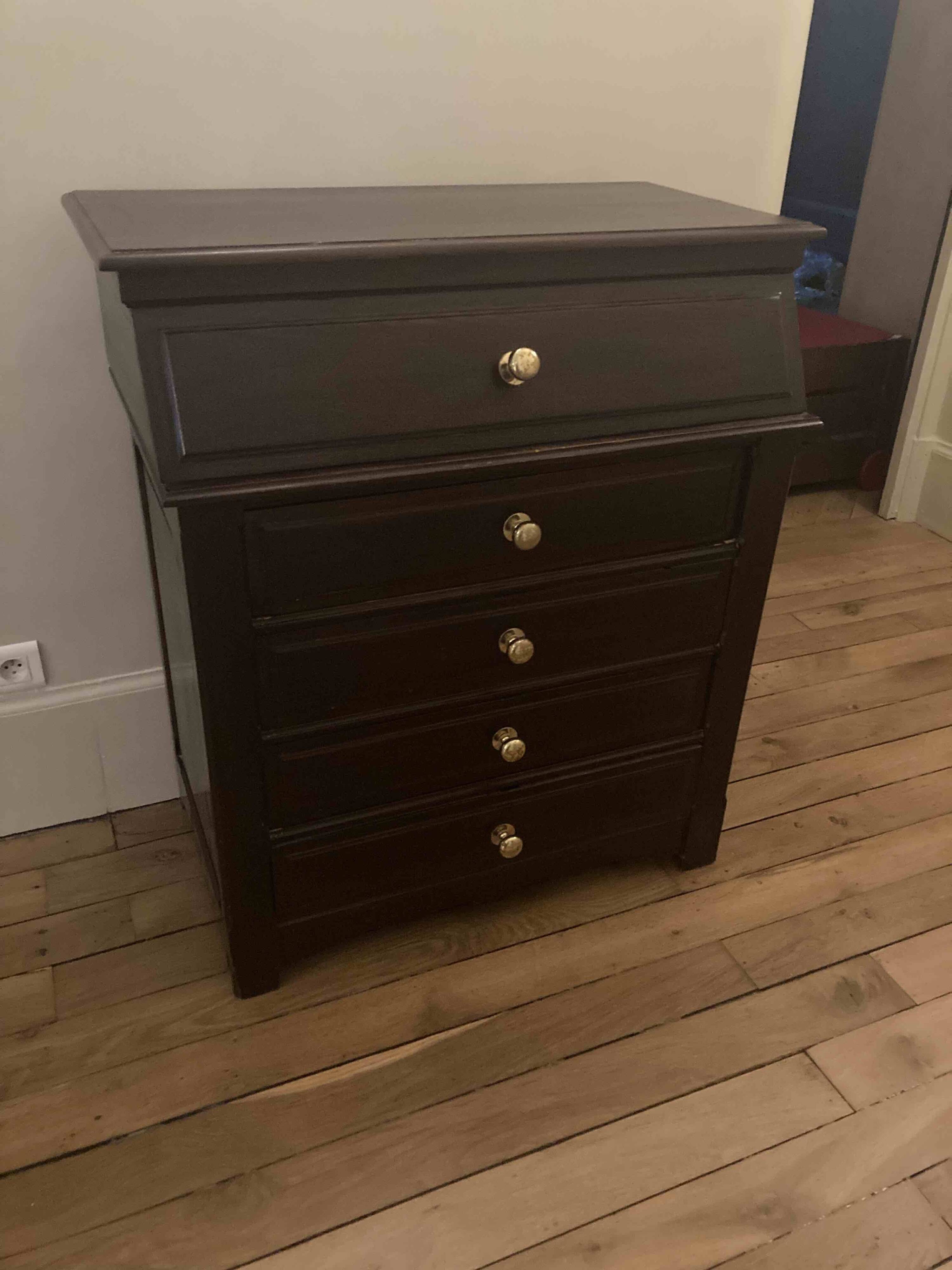 Commode de toilette de type "chemin de fer"